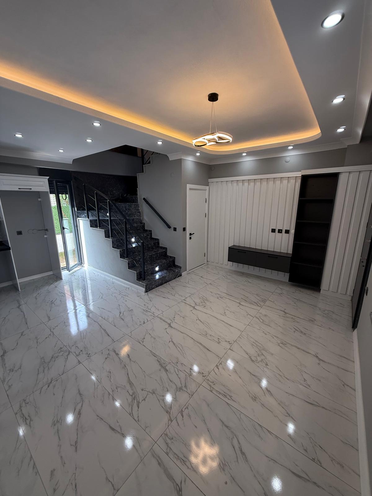 KOMPLE PANJURLU, F/P, EBEVEYN BANYOLU, YERDEN ISITMA, GRANİT ZEMİN 3+1 TRİPLEKS VİLLA! KOCAALİ ALANDERE MH