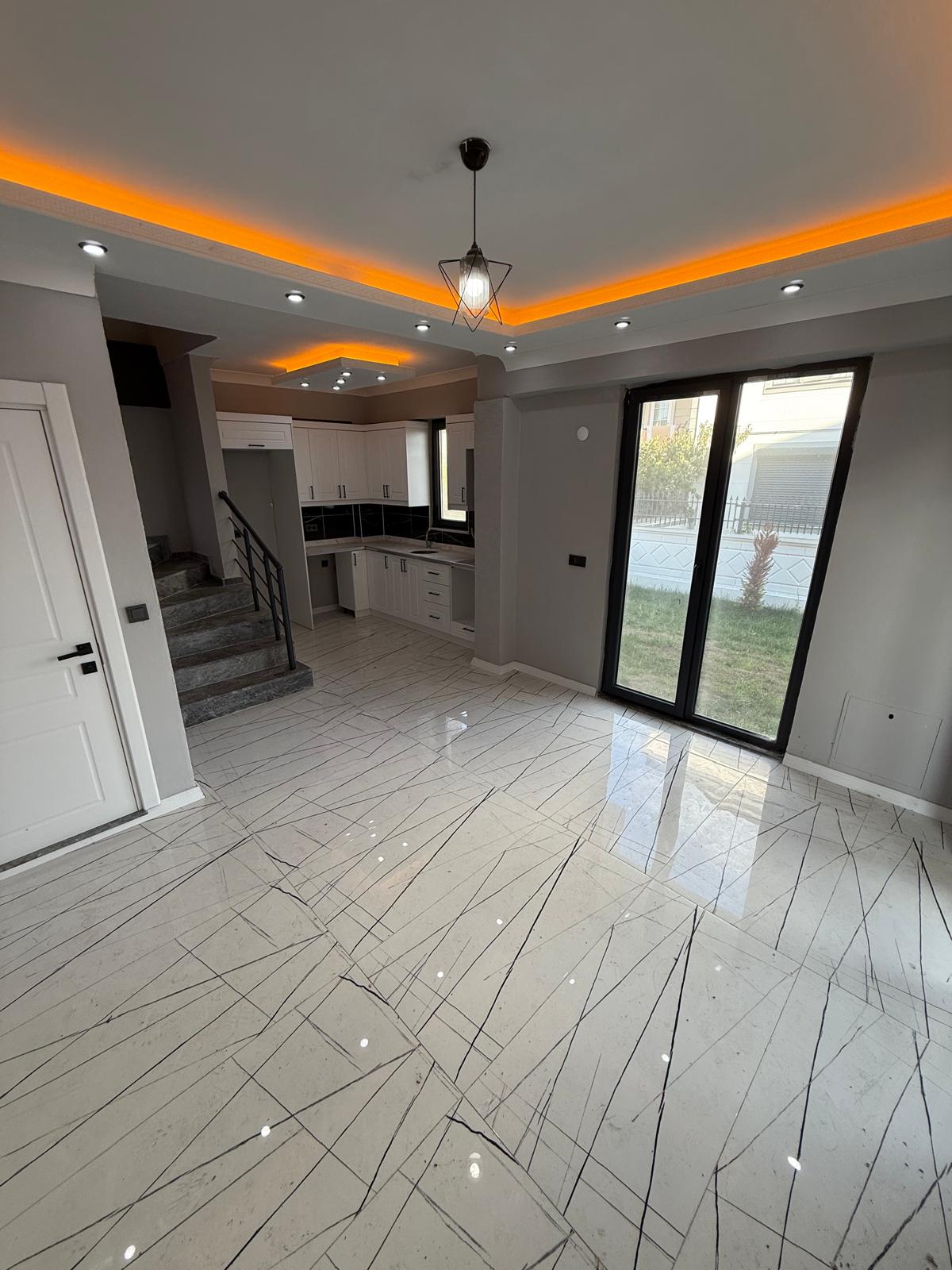 MERKEZ PLAJ, ULTRA GENİŞ BAHÇE, TERAS DENİZ MANZARALI, PLAJA 85METRE 3+1 TRİPLEKS VİLLA! KOCAALİ YAYLA MH