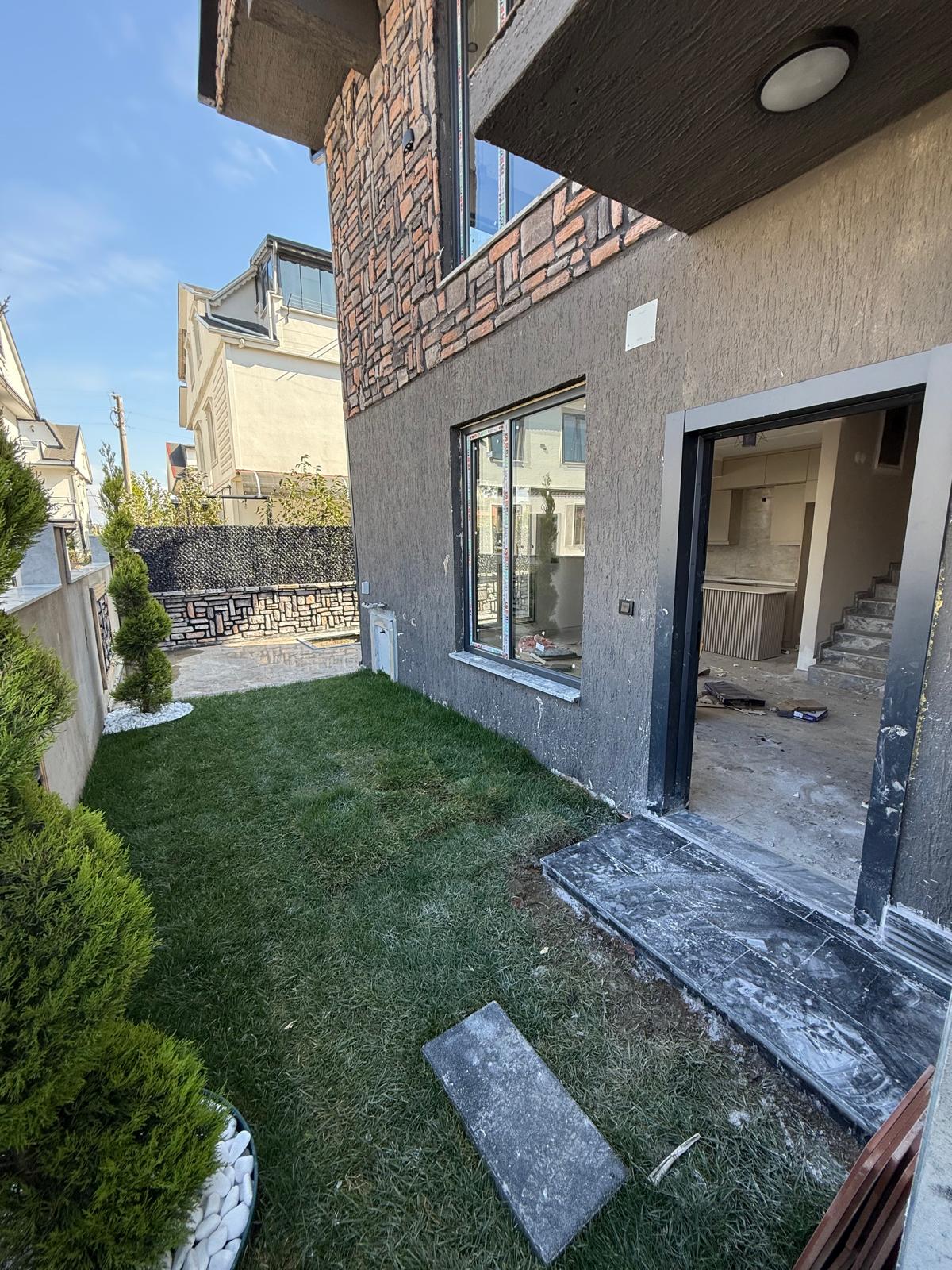 HAVUZLU, PLAJA 160 METRE, LÜKS DİZAYN, EBEVEYN BANYO, HAVUZLU, 3+1 TRİPLEKS VİLLA! KOCAALİ YAYLA MH