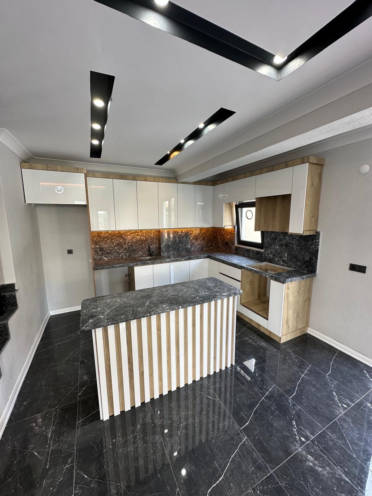 DENİZE 50M MESAFE, JAKUZİLİ, HAVUZLU, HAMAM KONSEPT BANYO 3+1 TRİPLEKS VİLLA! KOCAALİ YALI MH