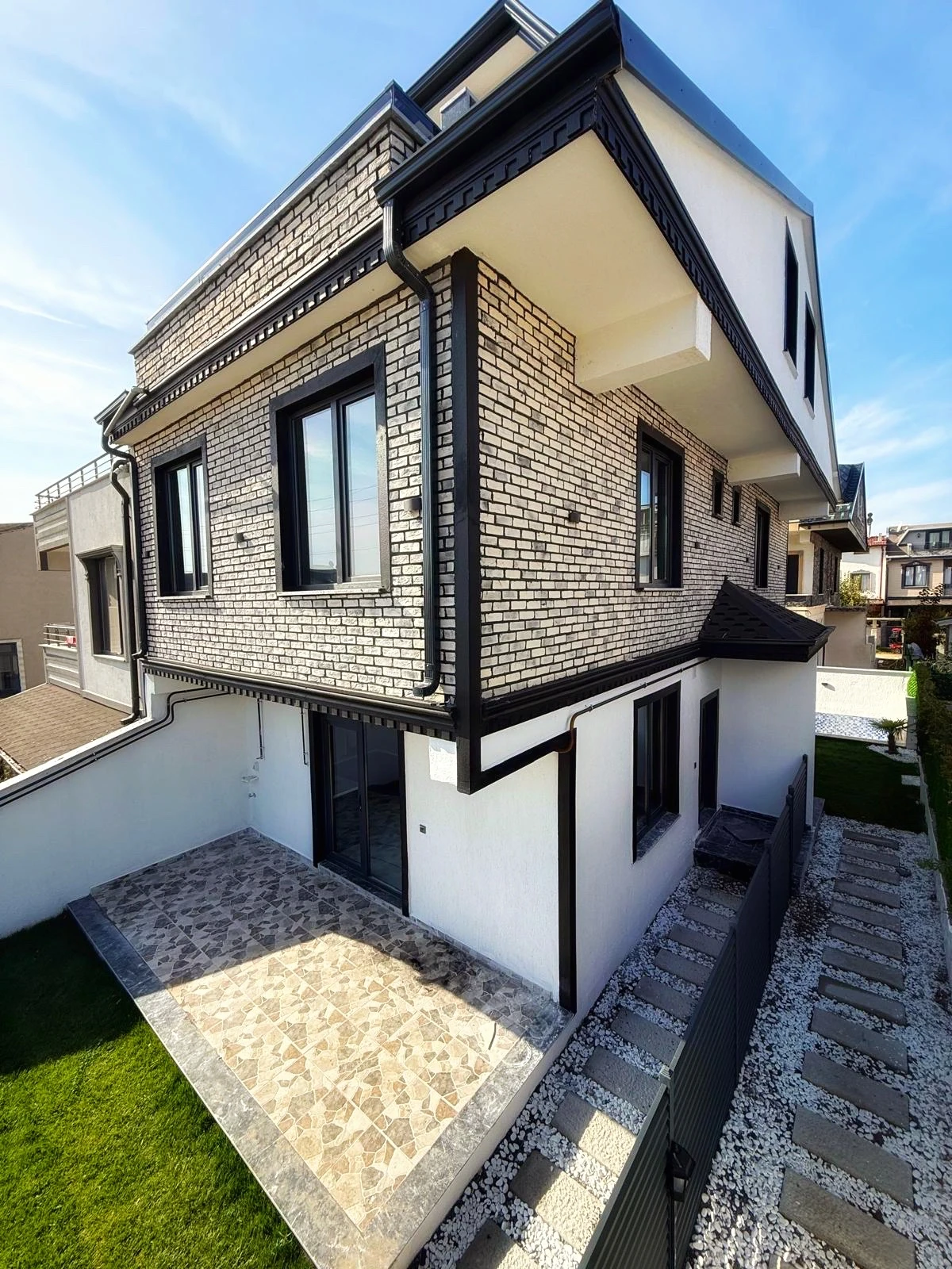 ÖN CEPHE, PLAJA 70METRE, LÜKS DİZAYN, YERDEN ISITMA 3+1 TRİPLEKS VİLLA! KOCAALİ ALANDERE MH