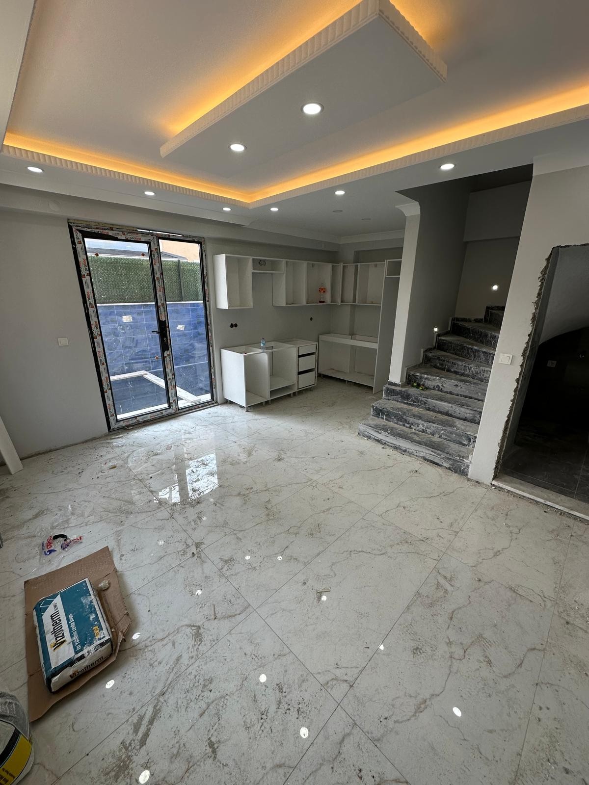 TERAS DENİZ MANZARALI, FİYAT/PERFORMANS HAVUZLU, YERDEN ISITMA 3+1 TRİPLEKS VİLLA! KOCAALİ ALANDERE MH