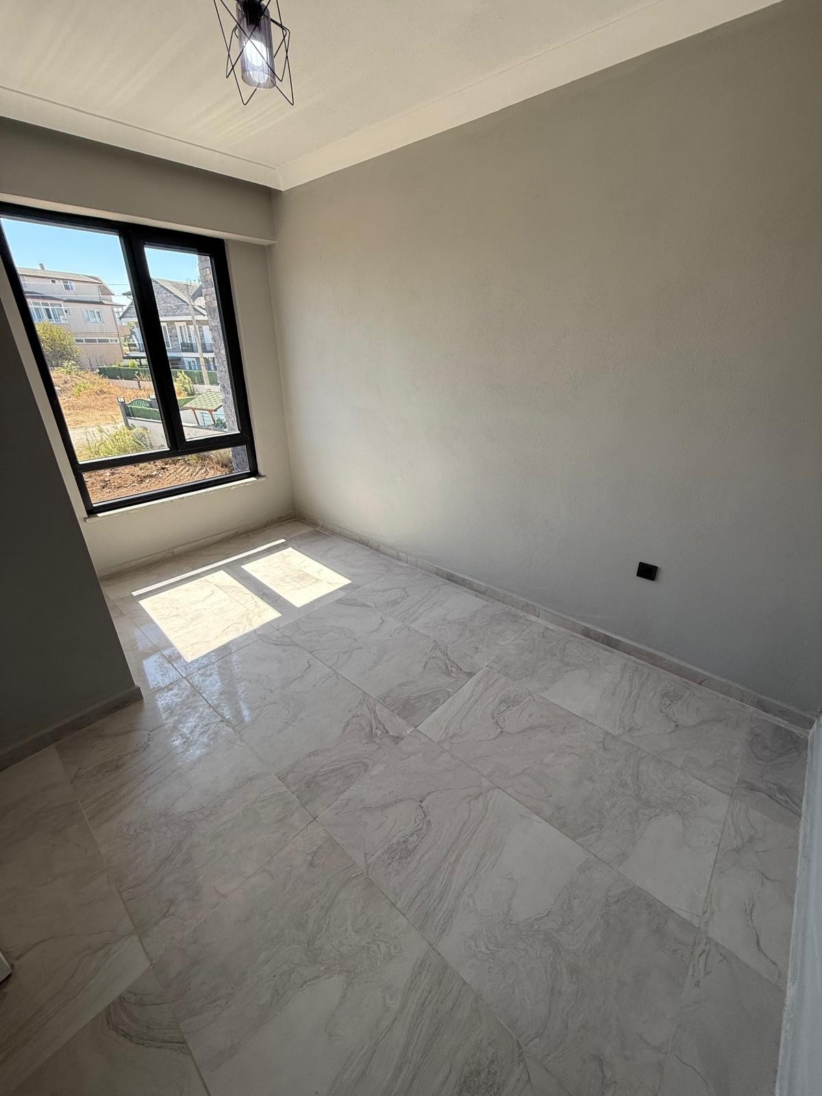 HAVUZLU, YOLA CEPHE, YERDEN ISITMA, KOMPLE GRANİT ZEMİN, PLAJA 300METRE 4+1 TRİPLEKS VİLLA! KOCAALİ ALANDERE MH