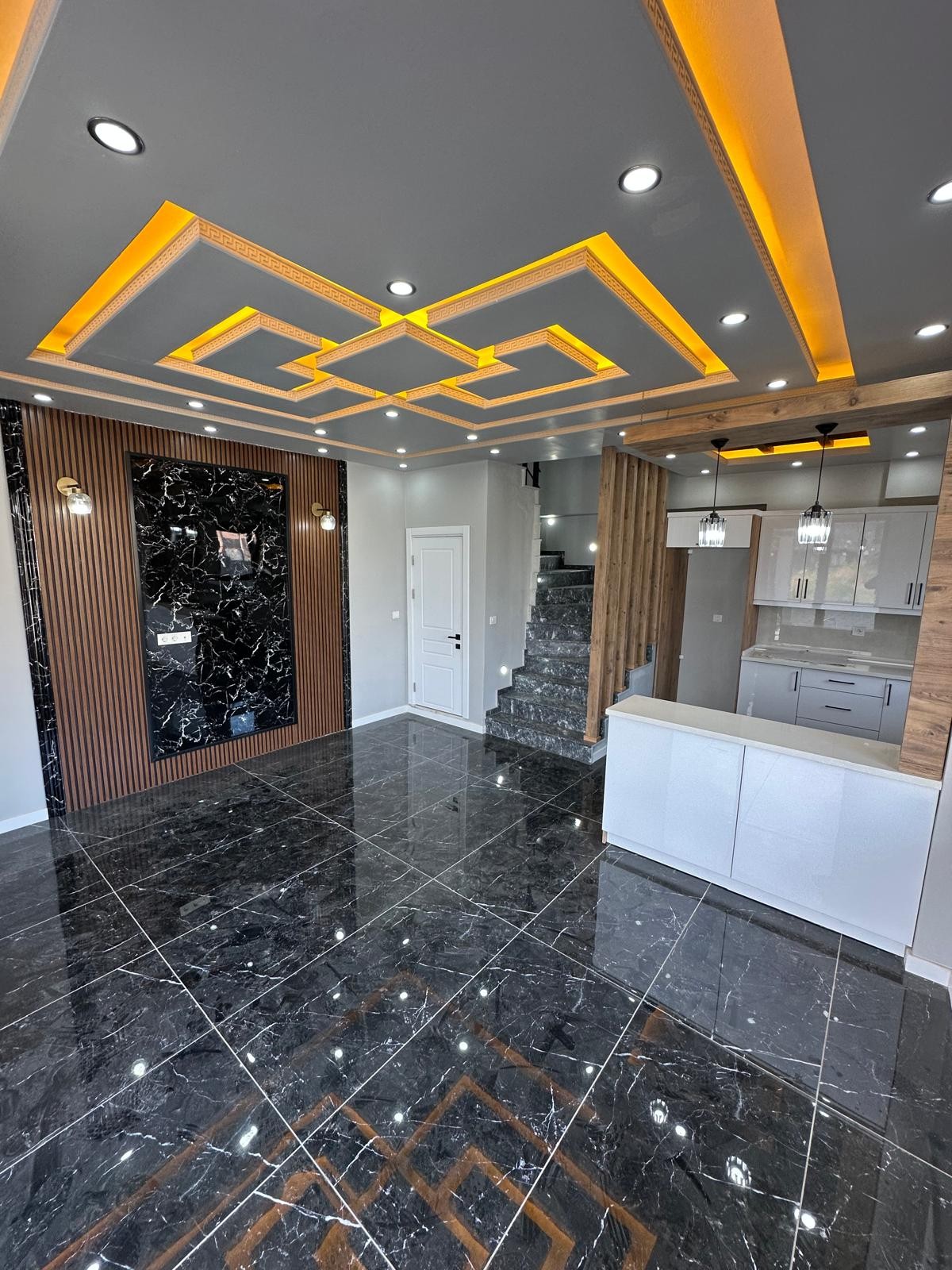 LÜKS DİZAYN, SAUNALI, JAKUZİLİ, HAVUZLU, GENİŞ BAHÇE 3+1 TRİPLEKS VİLLA! KOCAALİ ALANDERE MH