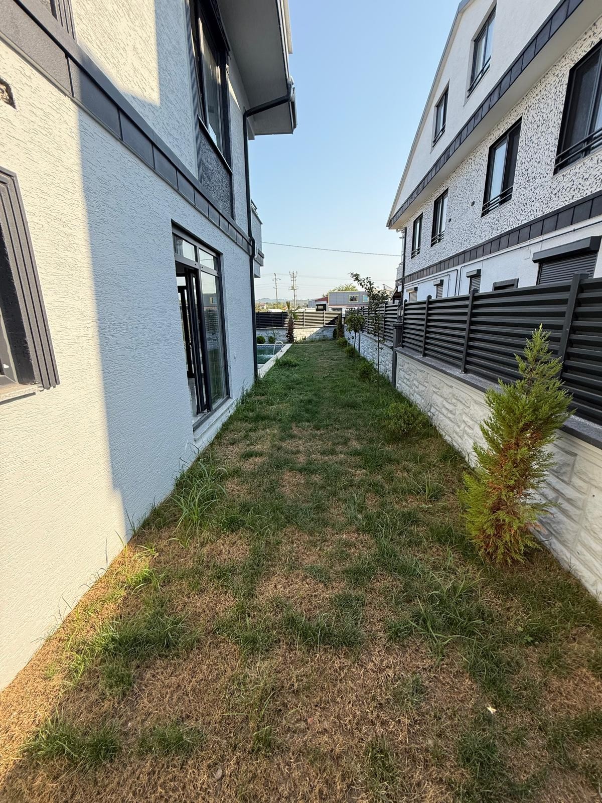 HAVUZLU, ULTRA BÜYÜK BAHÇE, MERKEZ PLAJ, EBEVEYN BANYOLU 4+1 TRİPLEKS VİLLA! KOCAALİ YAYLA MH
