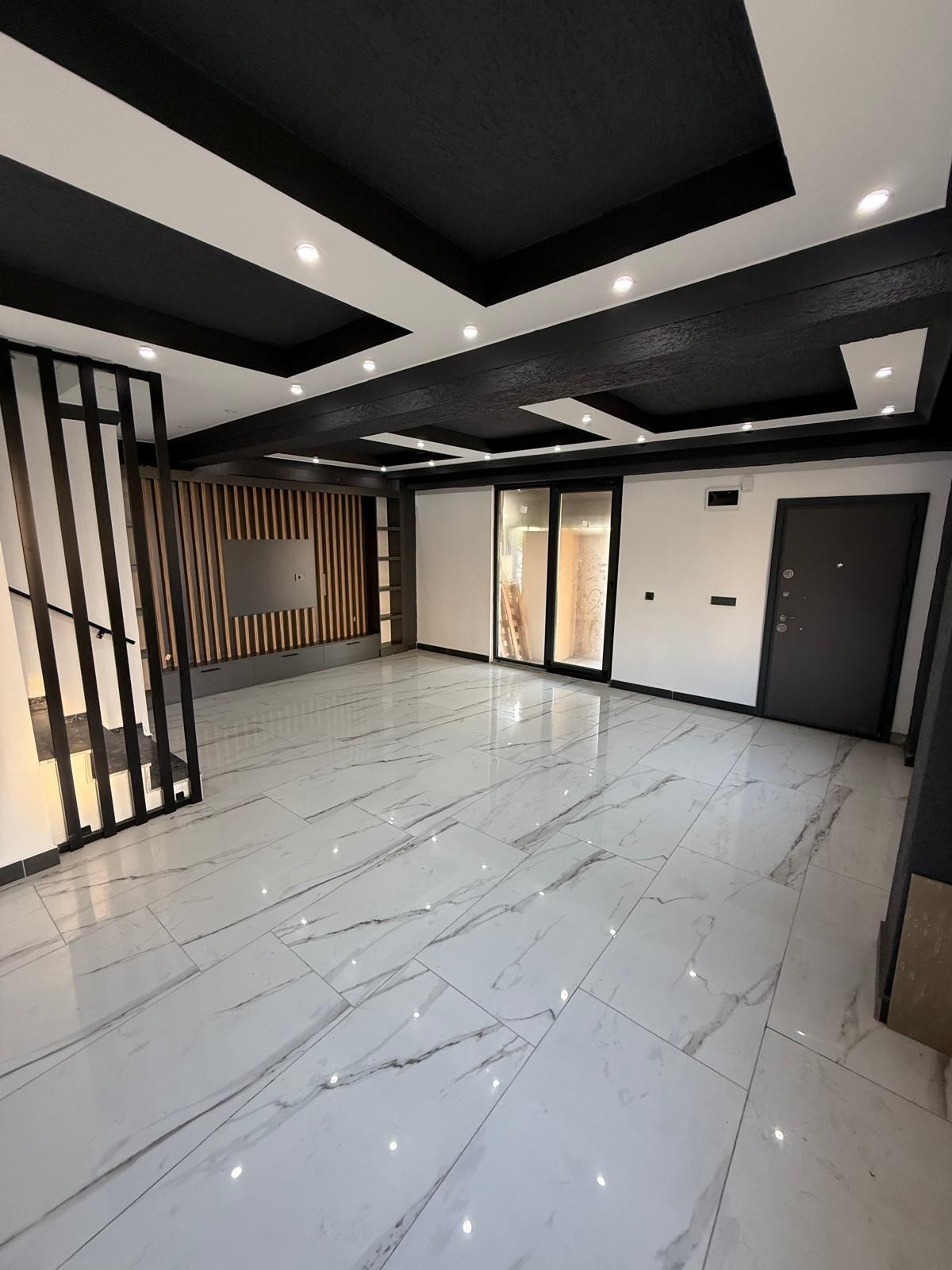 DENİZE SIFIR, 376M2 ARSA İÇİNDE, KÖŞE PARSEL 5+1 TRİPLEKS VİLLA! KOCAALİ ALANDERE MH