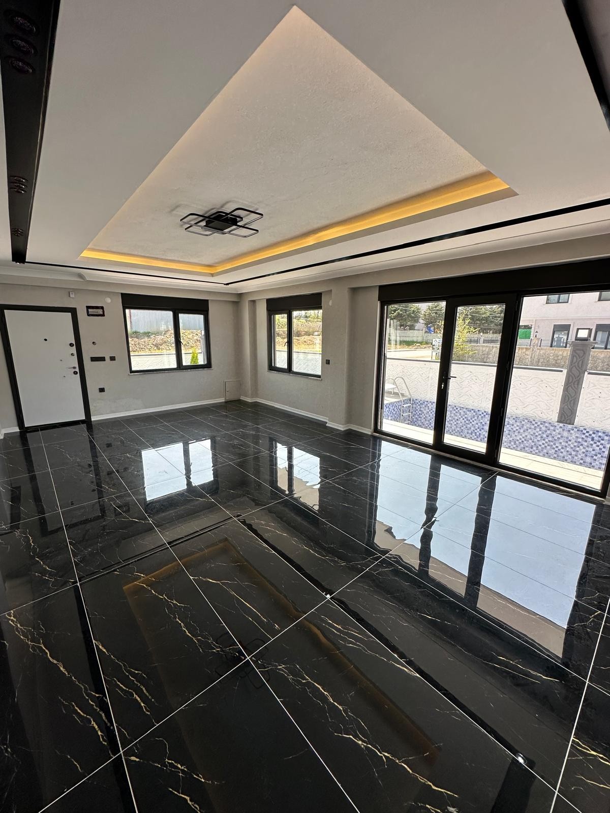 192m2 ARSA İÇİNDE, ULTRA GENİŞ BİNA-BAHÇE GENİŞ KULLANIM ALANLI, LÜKS DİZAYN 5+1 TRİPLEKS! KOCAALİ YAYLA MH