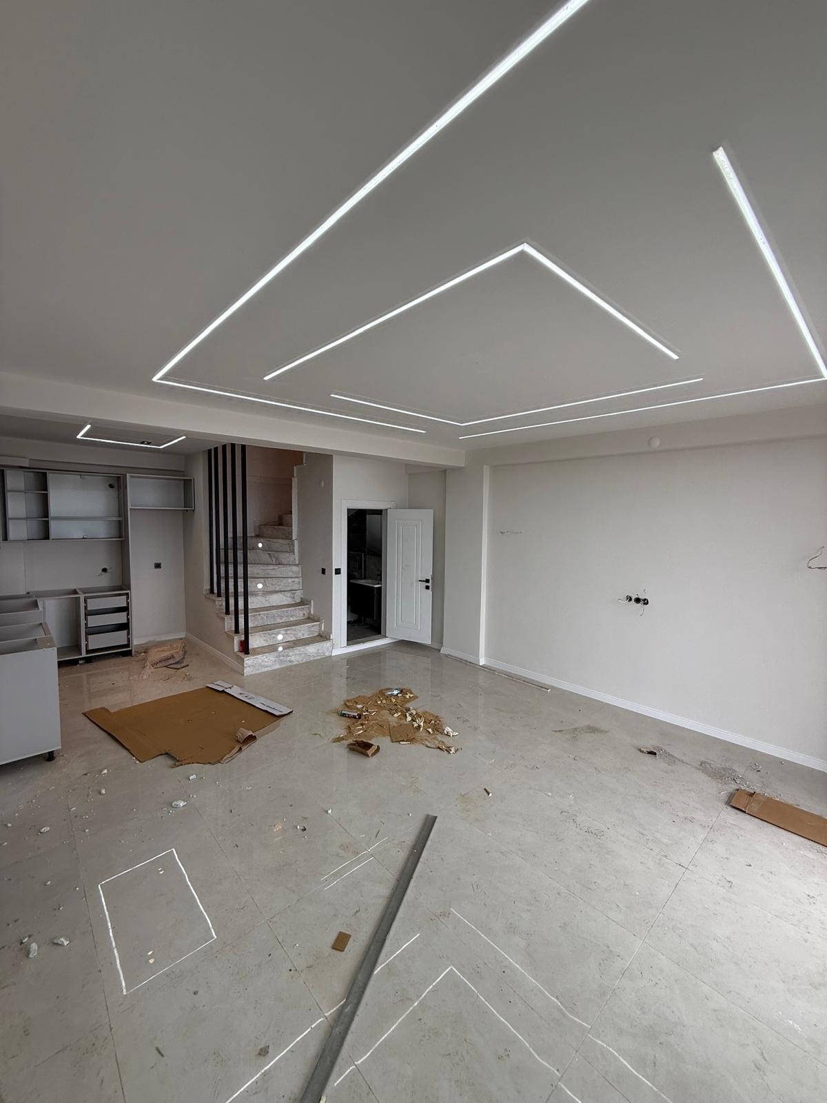 DENİZE SIFIR, ALAÇATI TAŞ KONSEPT, EBEVEYN BANYOLU, HAVUZLU, YERDEN ISITMA 4+1 TRİPLEKS VİLLA! KOCAALİ ALANDERE MH