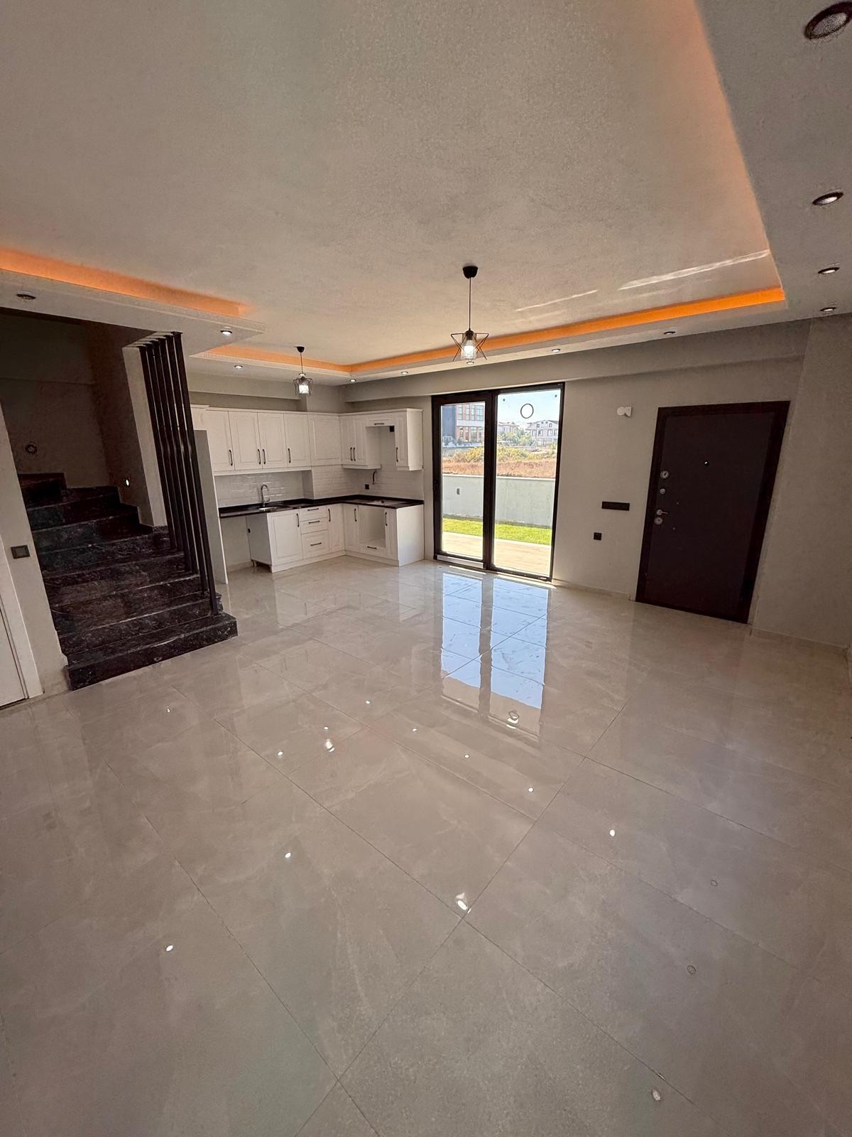 ULTRA GENİŞ BİNA ALANLI, ÖN CEPHE, ÜNİVERSİTE YANI, 144M2 KENDİ ARSASI, HAVUZLU 4+1 TRİPLEKS VİLLA! KOCAALİ ALANDERE MH