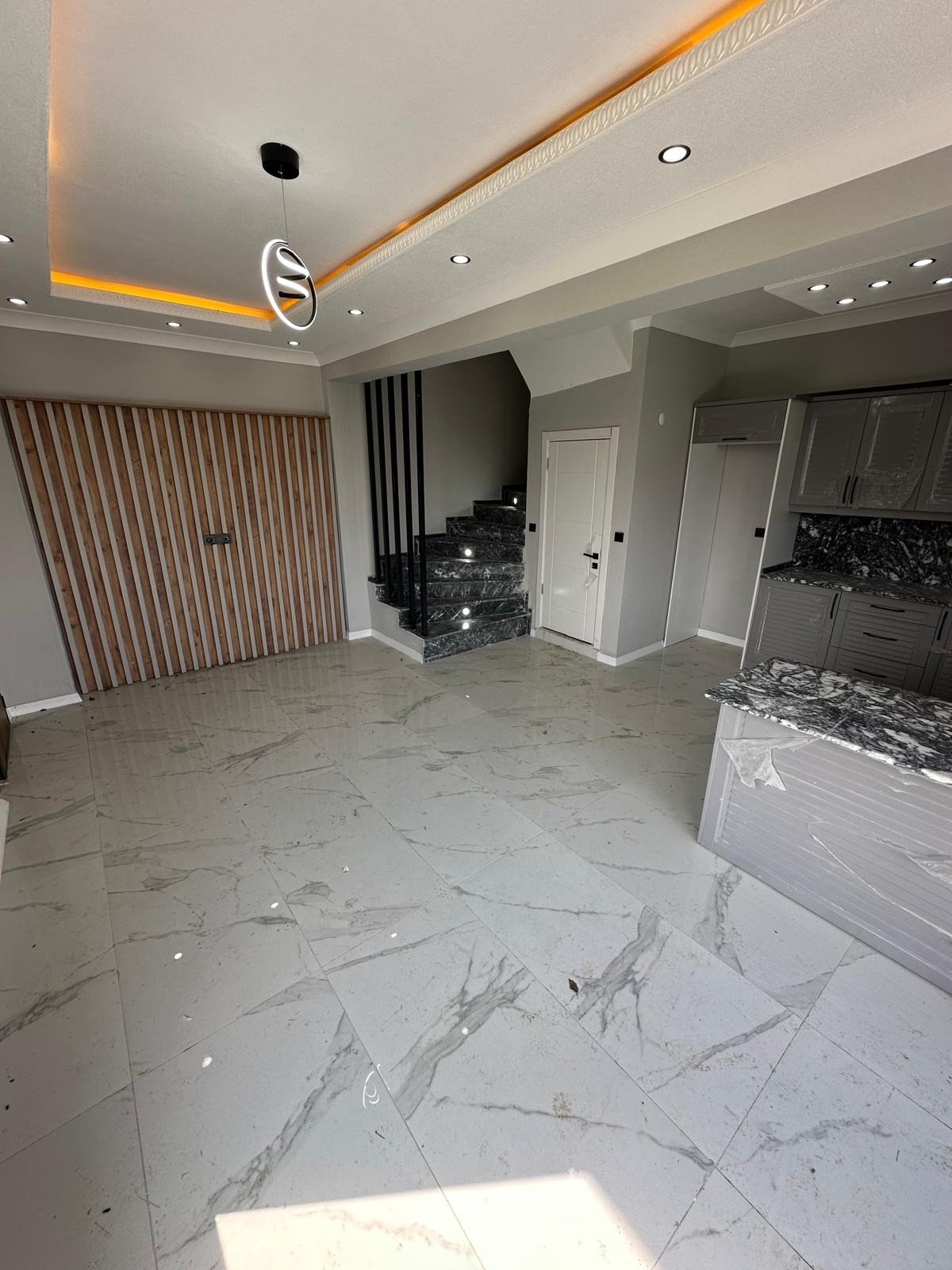 BAĞIMSIZ MÜSTAKİL/GİRİŞ-BAHÇE, GENİŞ BAHÇE ALANLI, DENİZE YÜRÜME MESAFESİ(150M) 3+1 TRİPLEKS VİLLA! KOCAALİ ALANDERE MH