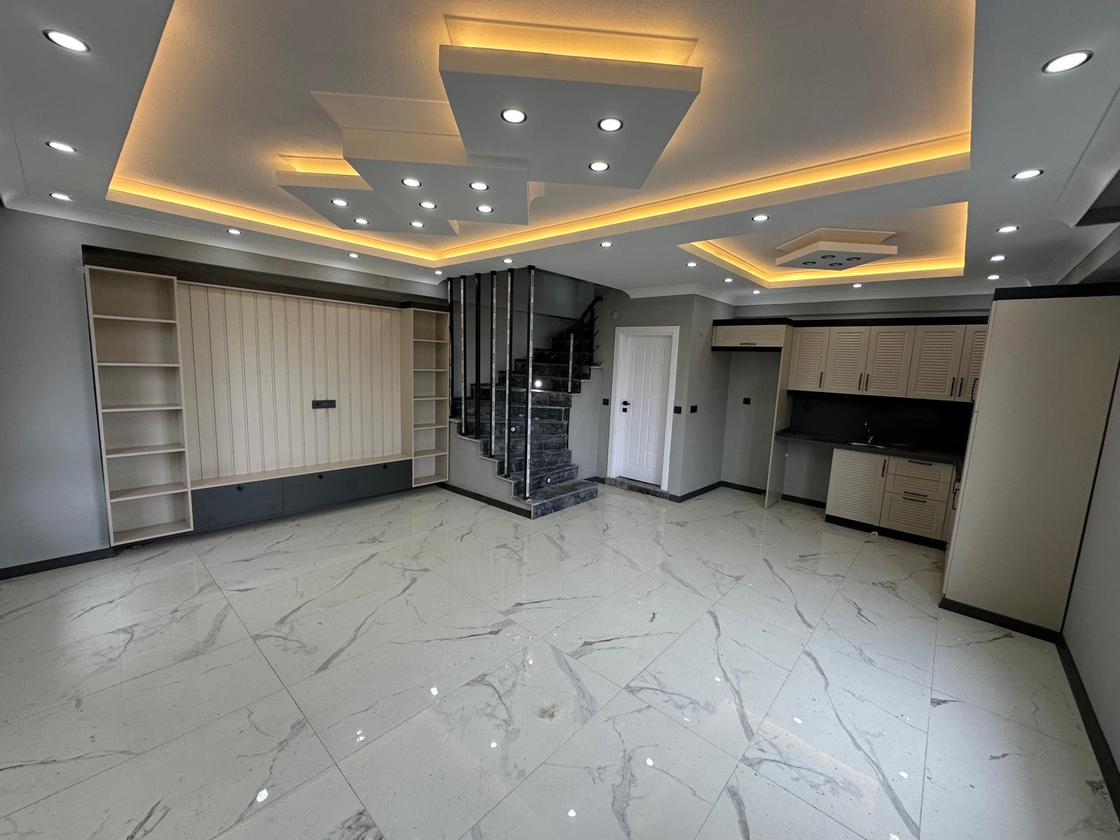 OTURUMA HAZIR, GRANİT ZEMİN, YERDEN ISITMA 3+1 TRİPLEKS VİLLA! KOCAALİ ALANDERE