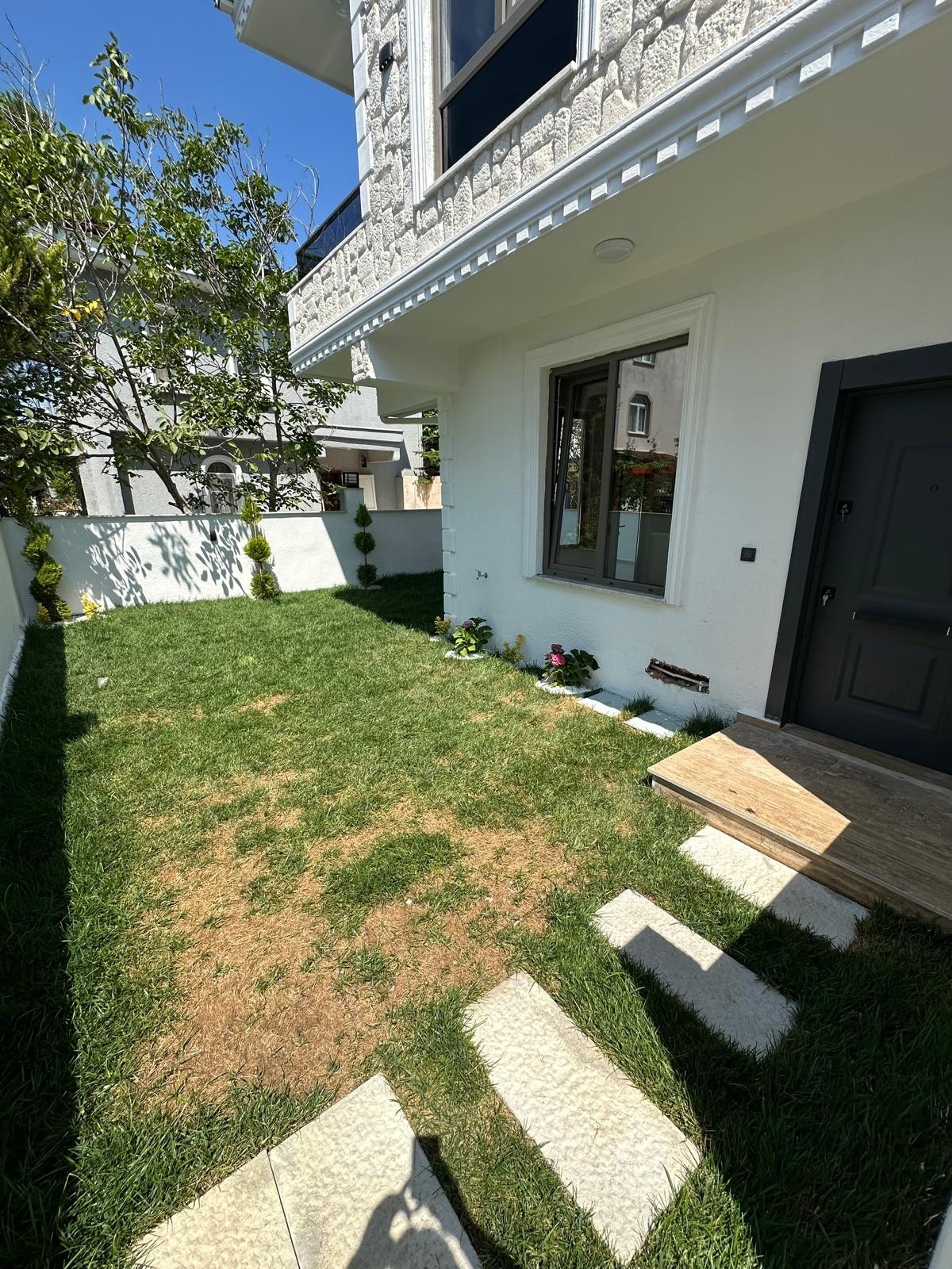 BAĞIMSIZ MÜSTAKİL GİRİŞ, TERAS MİNİ DENİZ MANZARALI, GENİŞ BAHÇE ALANLI, PLAJA 50METRE  3+1 TRİPLEKS VİLLA! KOCAALİ ALANDERE MH
