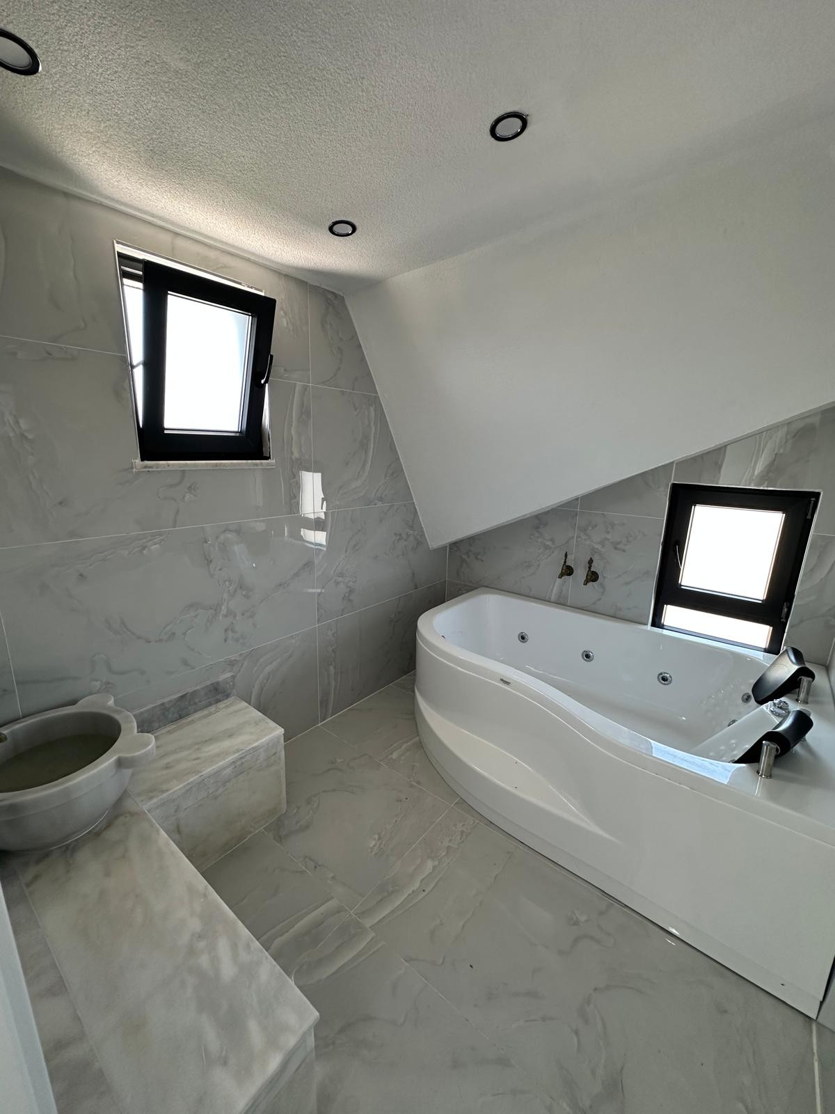 177m2 ARSA İÇİNDE TAM BAĞIMSIZ MÜSTAKİL, HER KAT DENİZ MANZARALI(3.PARSEL), JAKUZİLİ, ULTRA GENİŞ BAHÇE 4+1 TRİPLEKS VİLLA! KOCAALİ ALANDERE MH