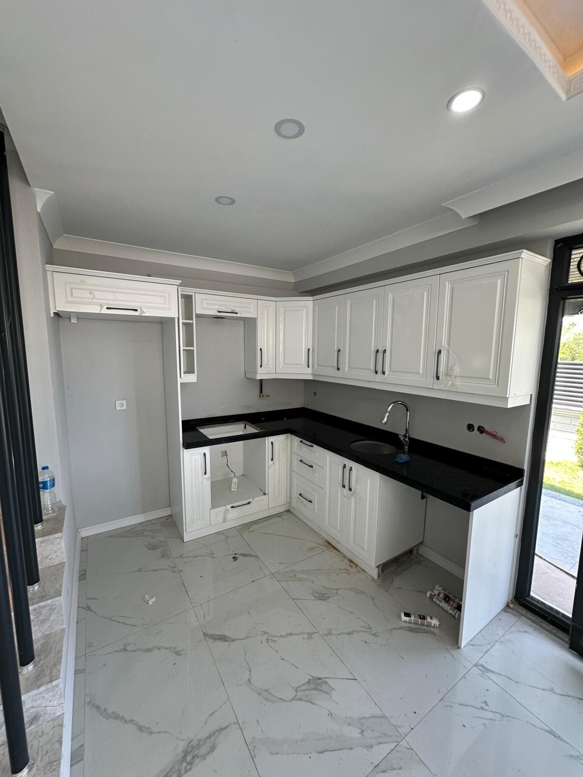 ÖN CEPHE, BAĞIMSIZ MÜSTAKİL GİRİŞ, VERANDALI, YERDEN ISITMA  3+1 TRİPLEKS VİLLA! KOCAALİ ALANDERE MH