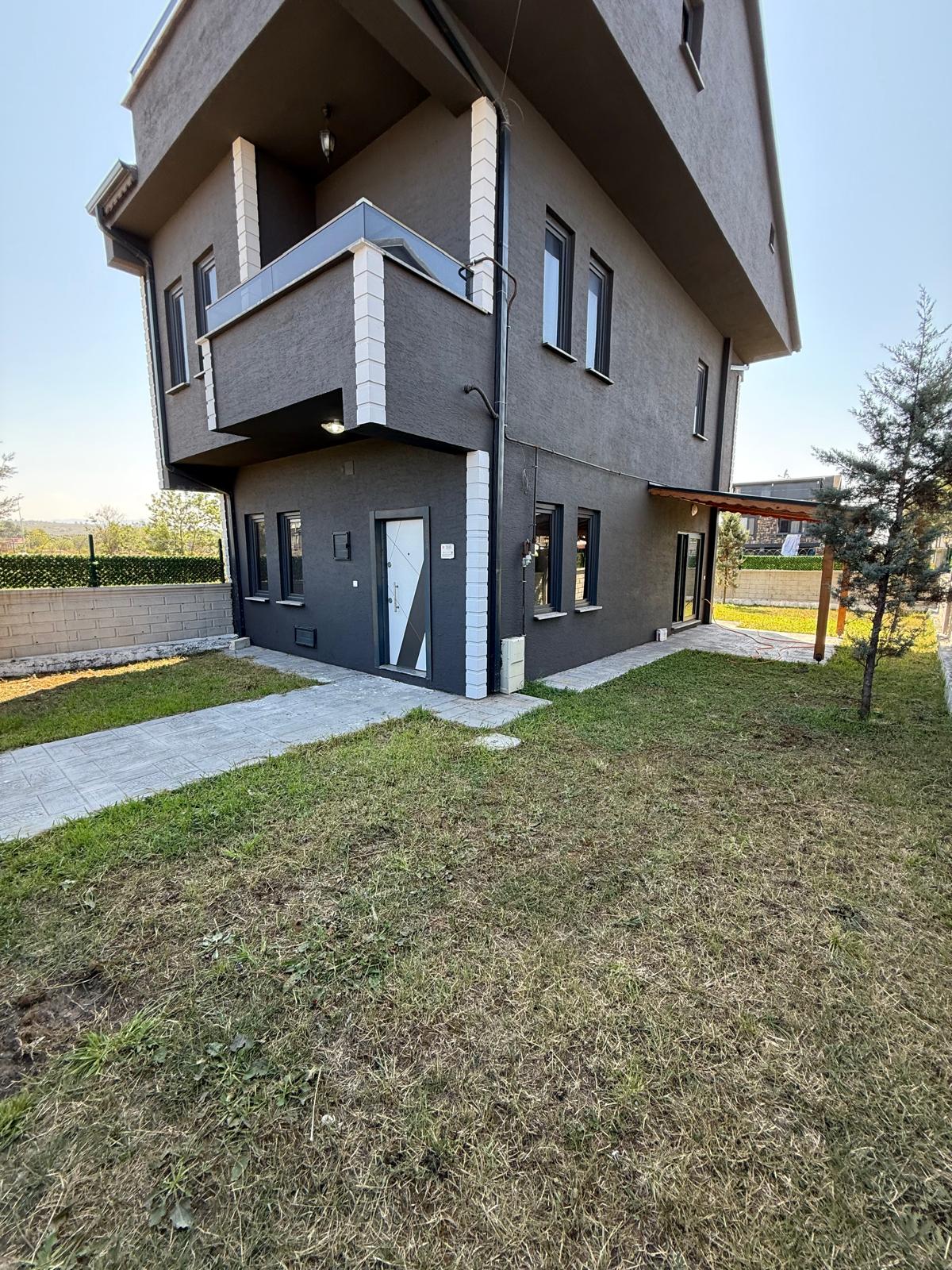 210m2 ARSA İÇİNDE, İLÇEMİZİN EN UYGUN FİYATLI, ULTRA GENİŞ BAHÇELİ, KENDİNE GARAJLI 4+1 MÜSTAKİL TRİPLEKS VİLLASI! KOCAALİ ALANDERE MH