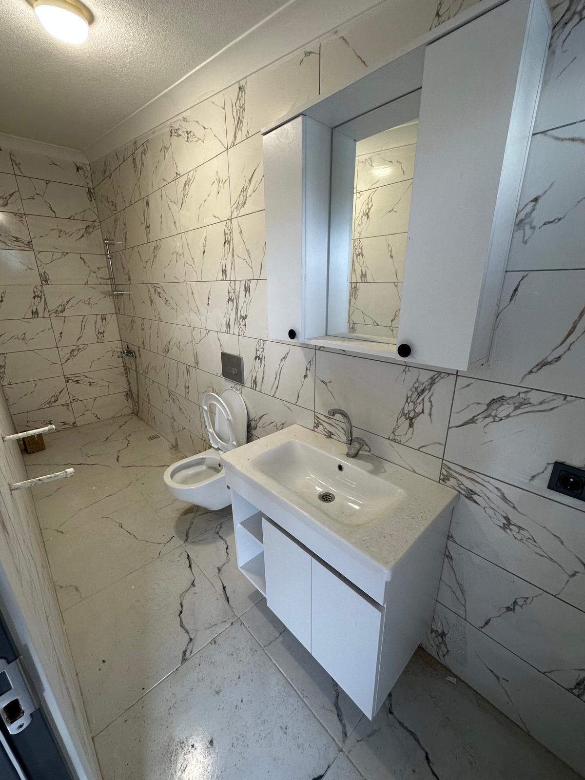 F/P, EBEVEYN BANYOLU, MÜSTAKİL GİRİŞ-BAHÇE, KOMBİ(PETEK), ARKA CEPHE 3+1 TRİPLEKS VİLLA! KOCAALİ YAYLA MH