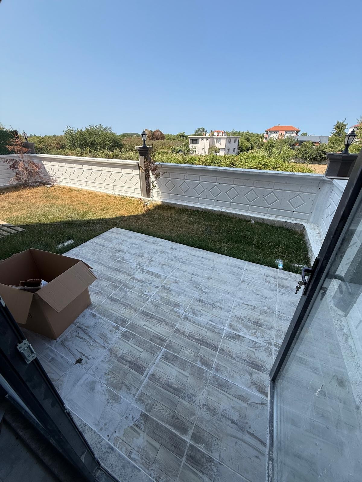 ZEMİN KAT, BAHÇE ALANLI, ÖN-ARKA CEPHE SEÇENEKLİ-ÖN CEPHE, F/P, DENİZE YÜRÜME MESAFESİ, YERDEN ISITMA, SİTE İÇİ 2+1 DAİRE! YAYLA MH