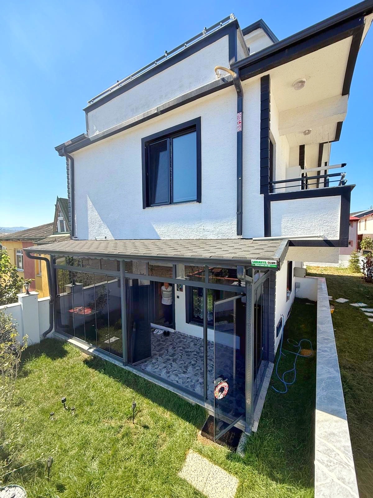 MERKEZ PLAJ, CAM BALKON TERAS, GENİŞ BİNA KULLANIM ALANLI, EBEVEYN BANYOLU, ÖN CEPHE 4+1 TRİPLEKS VİLLA! KOCAALİ YALI MH