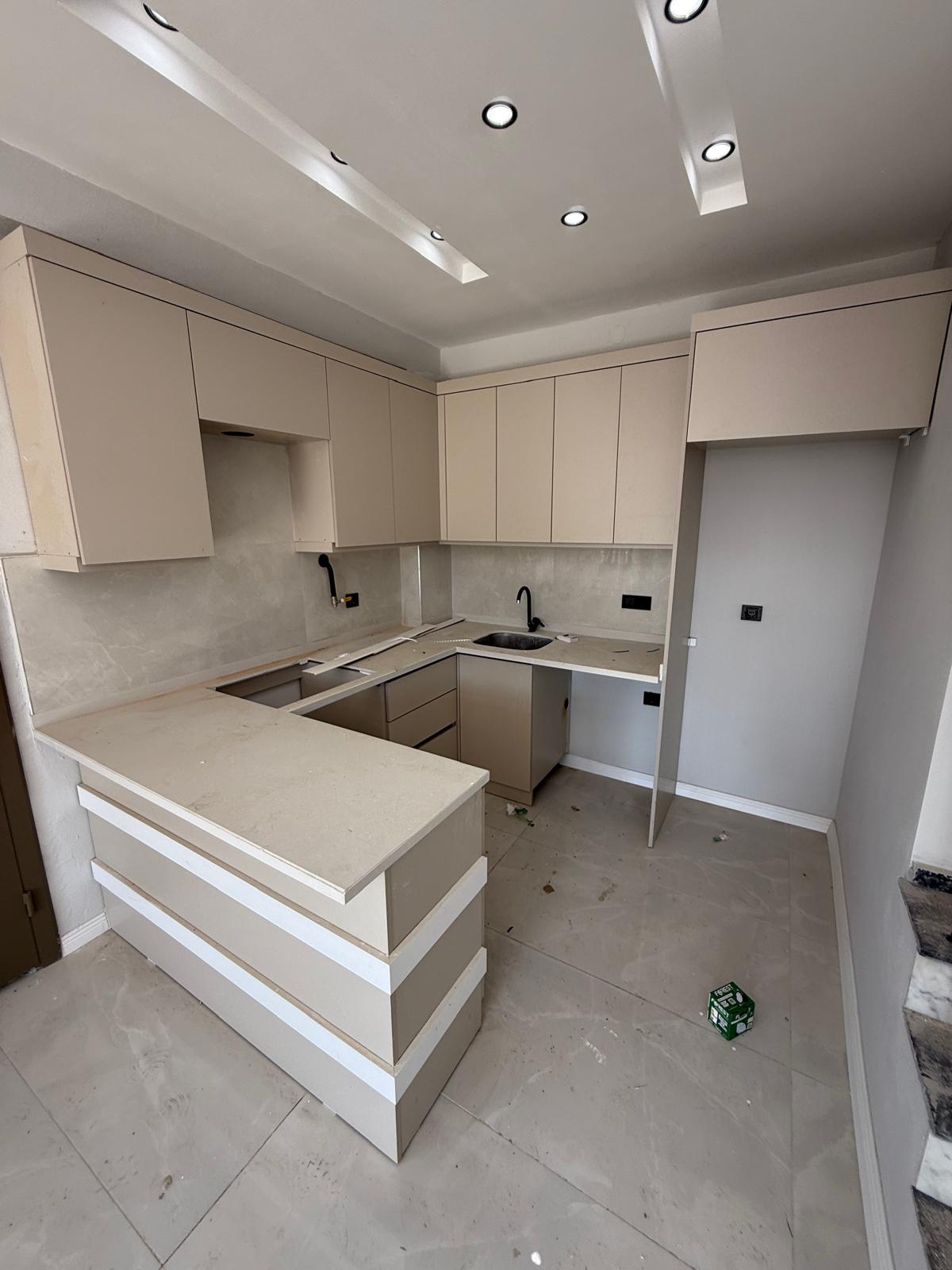 MERKEZ PLAJ, ÖN-ARKA CEPHE SEÇENEKLİ-ARKA, ALAÇATI TAŞ KONSEPT 4+1 TRİPLEKS VİLLA! KOCAALİ YAYLA MH