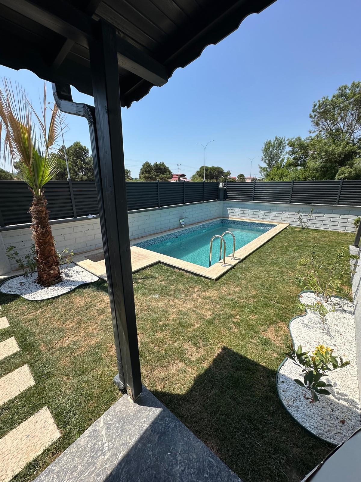 KÖŞE PARSEL, HAVUZLU, GENİŞ BAHÇE ALANLI, YERDEN ISITMA 3+1 TRİPLEKS VİLLA! KOCAALİ ALANDERE MH