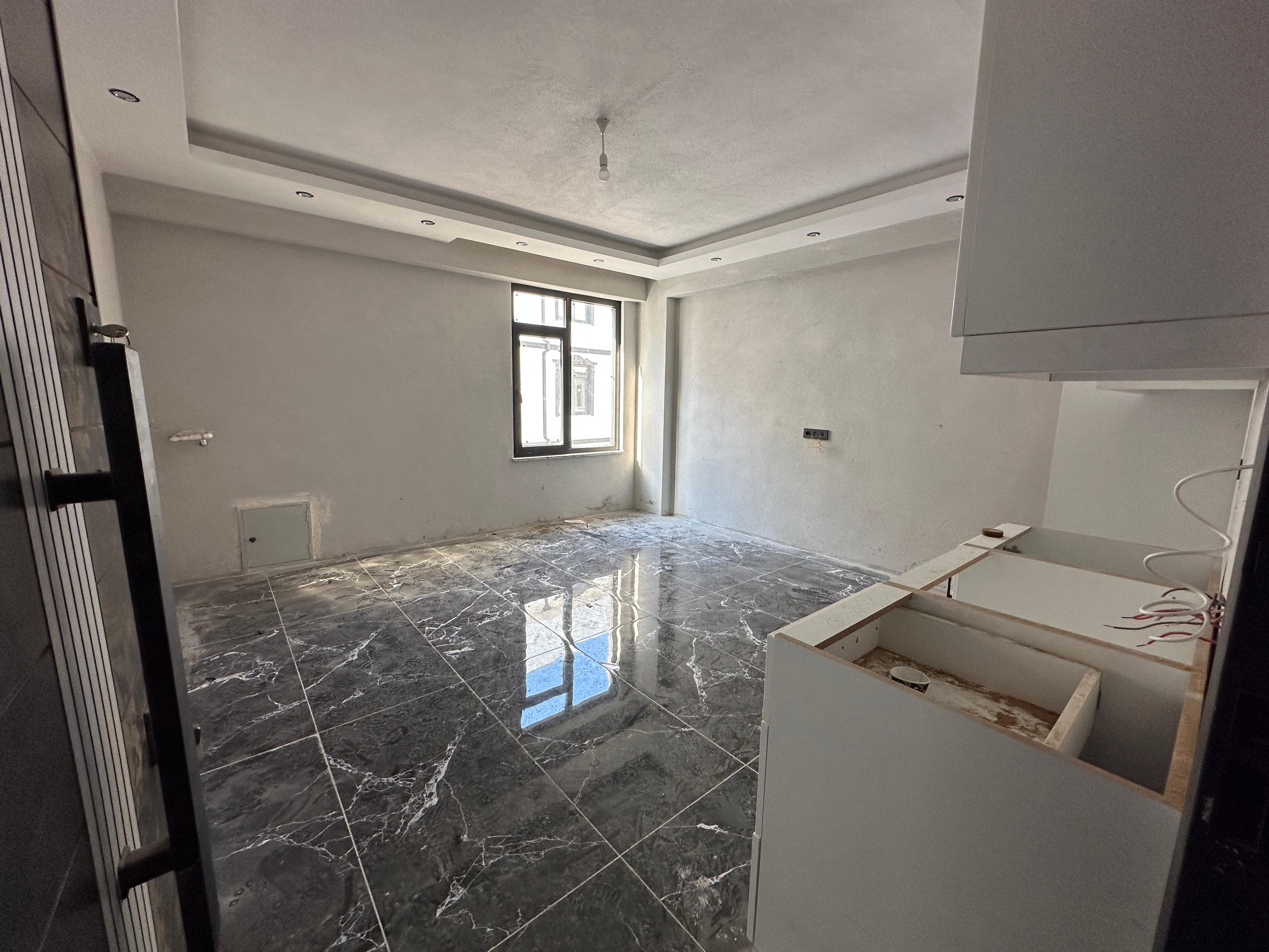 YERDEN ISITMA, OTOPARKLI, SİTE İÇİ, DENİZE YÜRÜME MESAFESİ 1+1 DAİRE! YAYLA MH