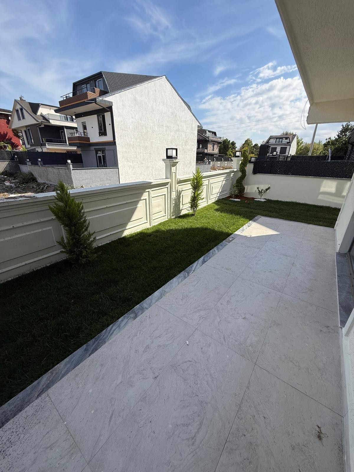 ARKA CEPHE, LÜKS DİZAYN, ÖN-ARKA CEPHE SEÇENEKLİ, GRANİT ZEMİN, YERDEN ISITMA 4+1 TRİPLEKS VİLLA! KOCAALİ ALANDERE MH