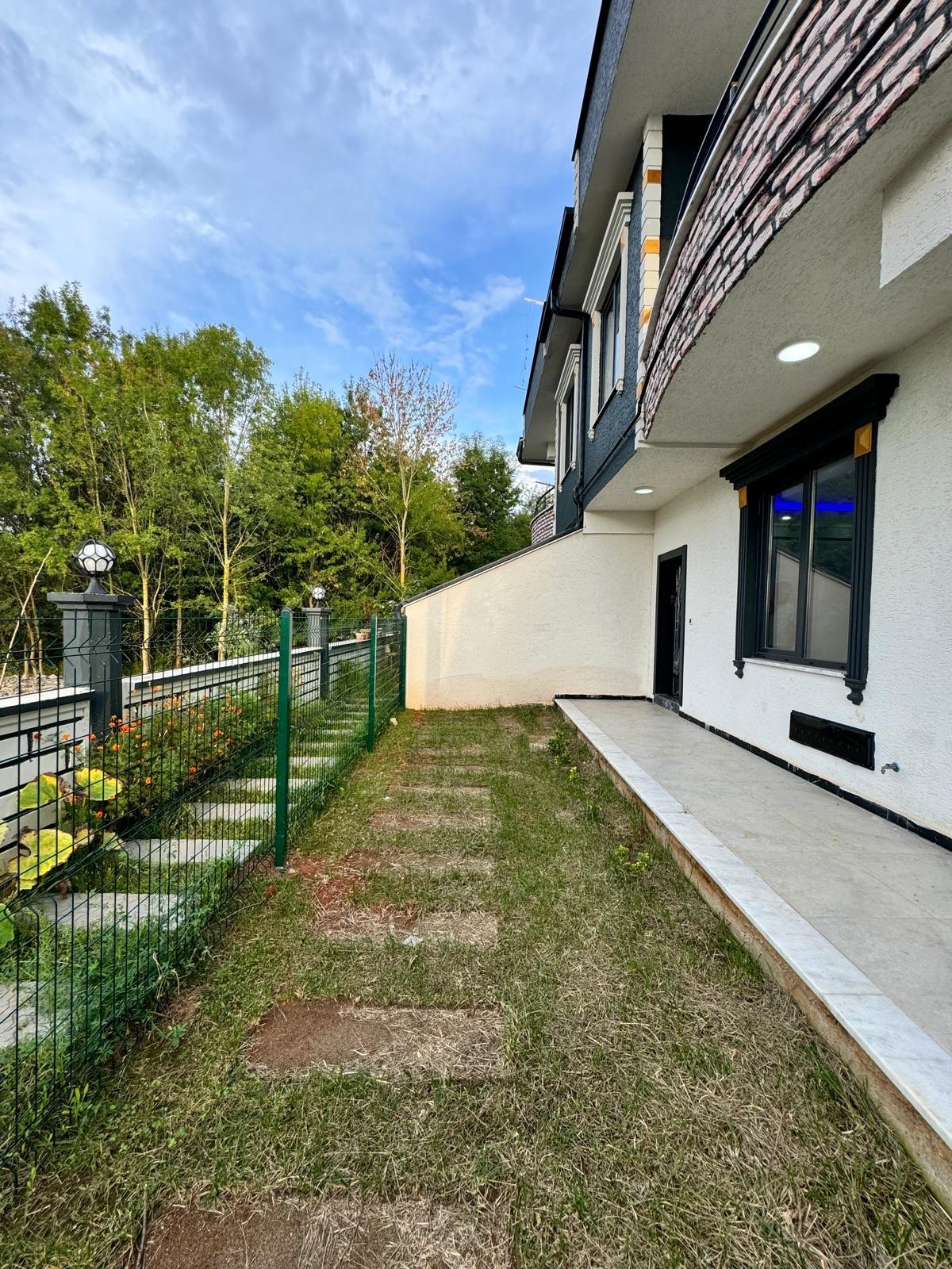 VERANDALI, YERDEN ISITMA, GENİŞ BAHÇE ALANLI F/P 5+1 TRİPLEKS VİLLA! KOCAALİ ALANDERE MH