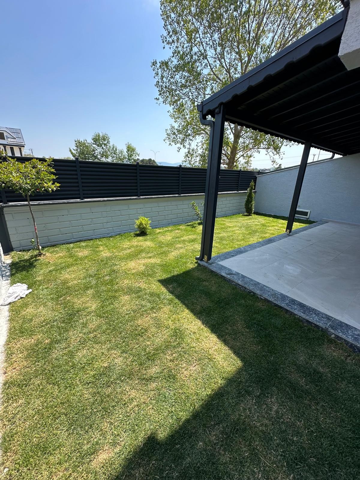 ARKA CEPHE, BAĞIMSIZ MÜSTAKİL GİRİŞ, VERANDALI, YERDEN ISITMA  3+1 TRİPLEKS VİLLA! KOCAALİ ALANDERE MH