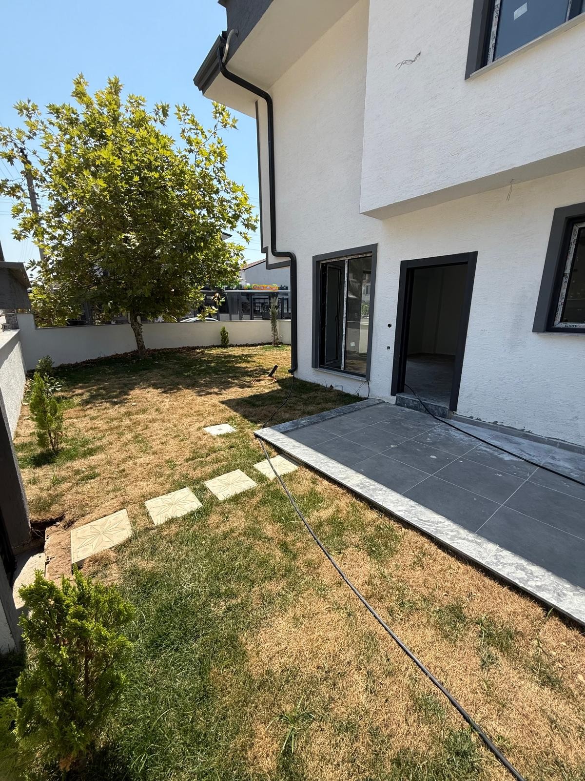 KÖŞE PARSEL, ULTRA GENİŞ BAHÇE, MERKEZ PLAJ, MÜSTAKİL GİRİŞ, EBEVEYN BANYOLU 3+1 TRİPLEKS VİLLA! KOCAALİ YALI MH
