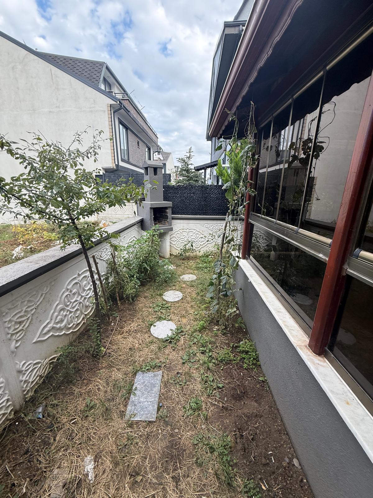 BAHÇE ALANLI, KOMBİ PETEK TAKILI 2+1 DUBLEKS VİLLA! KOCAALİ ALANDERE MH