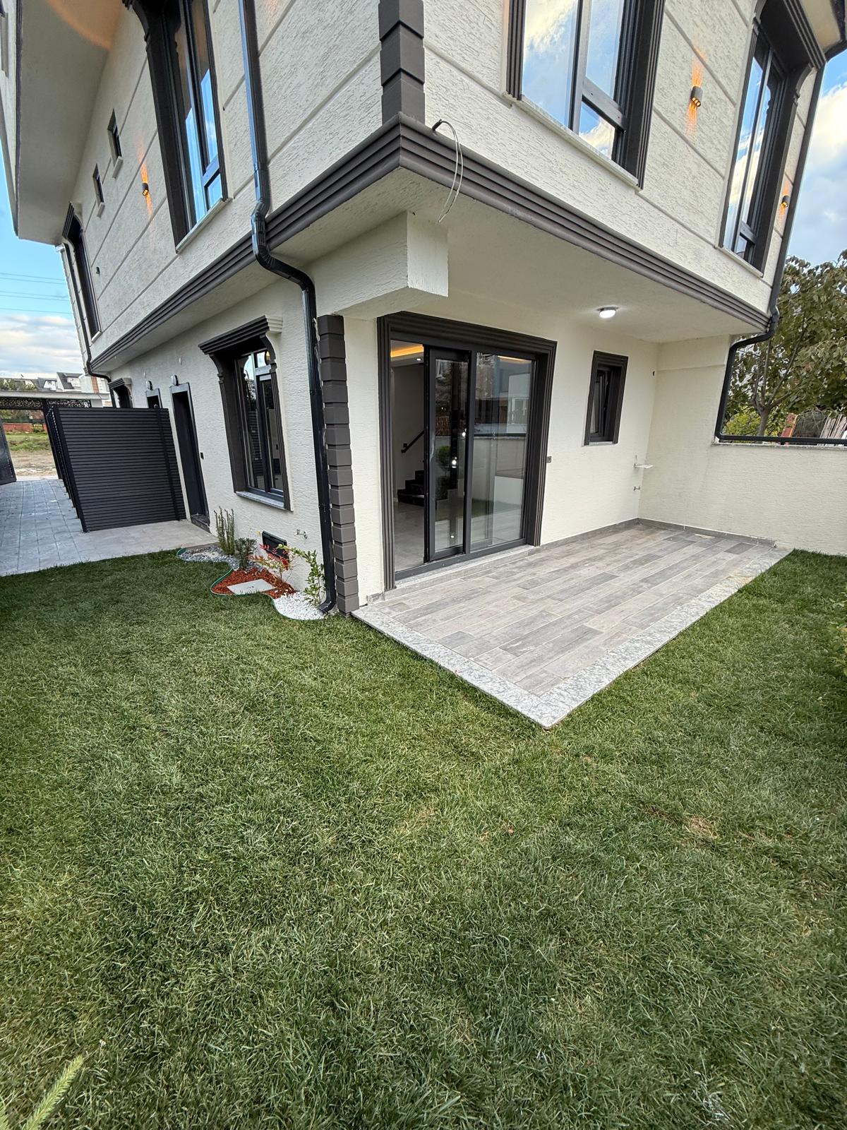 ARKA CEPHE, DENİZ MANZARALI TERAS, LÜKS DİZAYN, YERDEN ISITMA, EBEVEYN BANYOLU 3+1 TRİPLEKS VİLLA! KOCAALİ ALANDERE MH