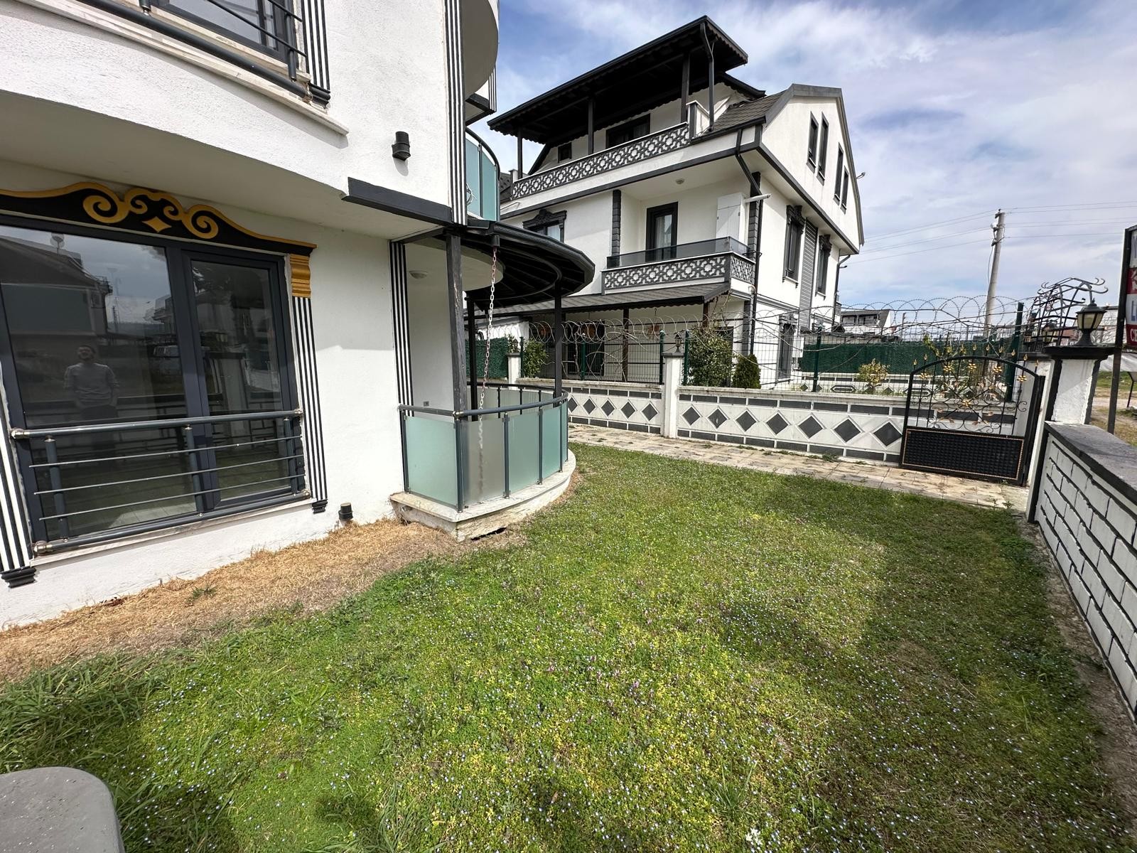 MÜSTAKİL GİRİŞLİ, GENİŞ BAHÇE ALANLI, EBEVEYN BANYOLU 3+1 TRİPLEKS VİLLA! KOCAALİ ALANDERE MH