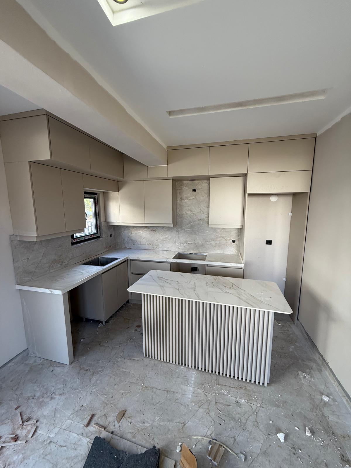 HAVUZLU, PLAJA 160 METRE, LÜKS DİZAYN, EBEVEYN BANYO, HAVUZLU, 3+1 TRİPLEKS VİLLA! KOCAALİ YAYLA MH