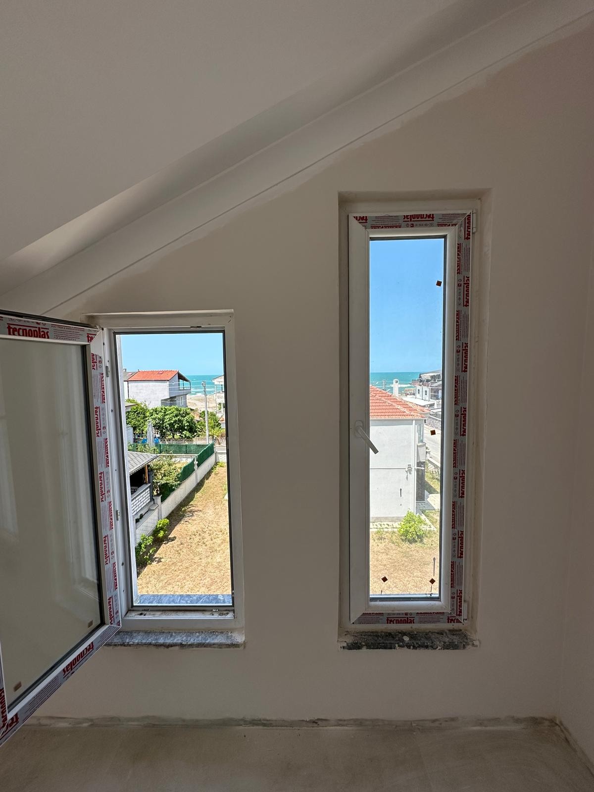 ALAÇATI TAŞ KONSEPT, DENİZ MANZARALI, MERKEZ PLAJ, HAVUZLU, EBEVEYN BANYOLU 3+1 TRİPLEKS VİLLA! KOCAALİ YALI MH