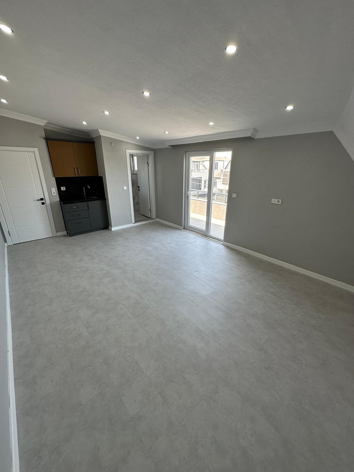 ÖN CEPHE, EBEVEYN BANYO, MÜSTAKİL GİRİŞ, MÜSTAKİL BAHÇE, VERANDALI 3+1 TRİPLEKS VİLLA! KOCAALİ ALANDERE MH