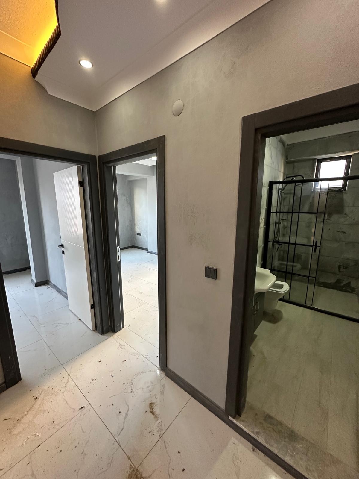 MÜSTAKİL/GİRİŞ-BAHÇE, ARKA CEPHE, EBEVEYN BANYOLU 3+1 TRİPLEKS VİLLA! KOCAALİ YALI MH