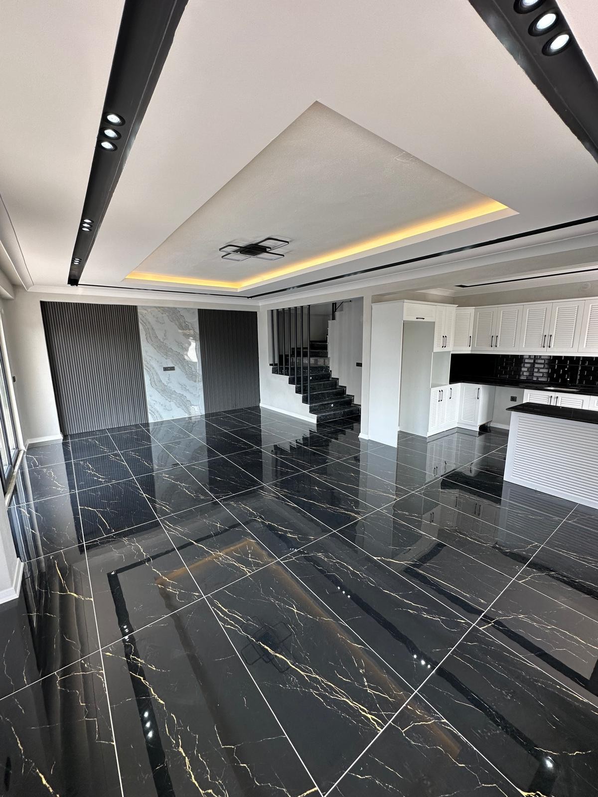 192m2 ARSA İÇİNDE, ULTRA GENİŞ BİNA-BAHÇE GENİŞ KULLANIM ALANLI, LÜKS DİZAYN 5+1 TRİPLEKS! KOCAALİ YAYLA MH