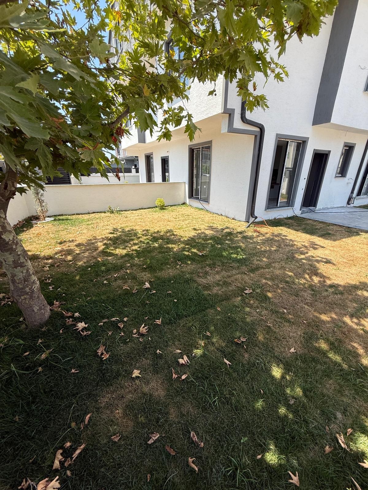 KÖŞE PARSEL, ULTRA GENİŞ BAHÇE, MERKEZ PLAJ, MÜSTAKİL GİRİŞ, EBEVEYN BANYOLU 3+1 TRİPLEKS VİLLA! KOCAALİ YALI MH