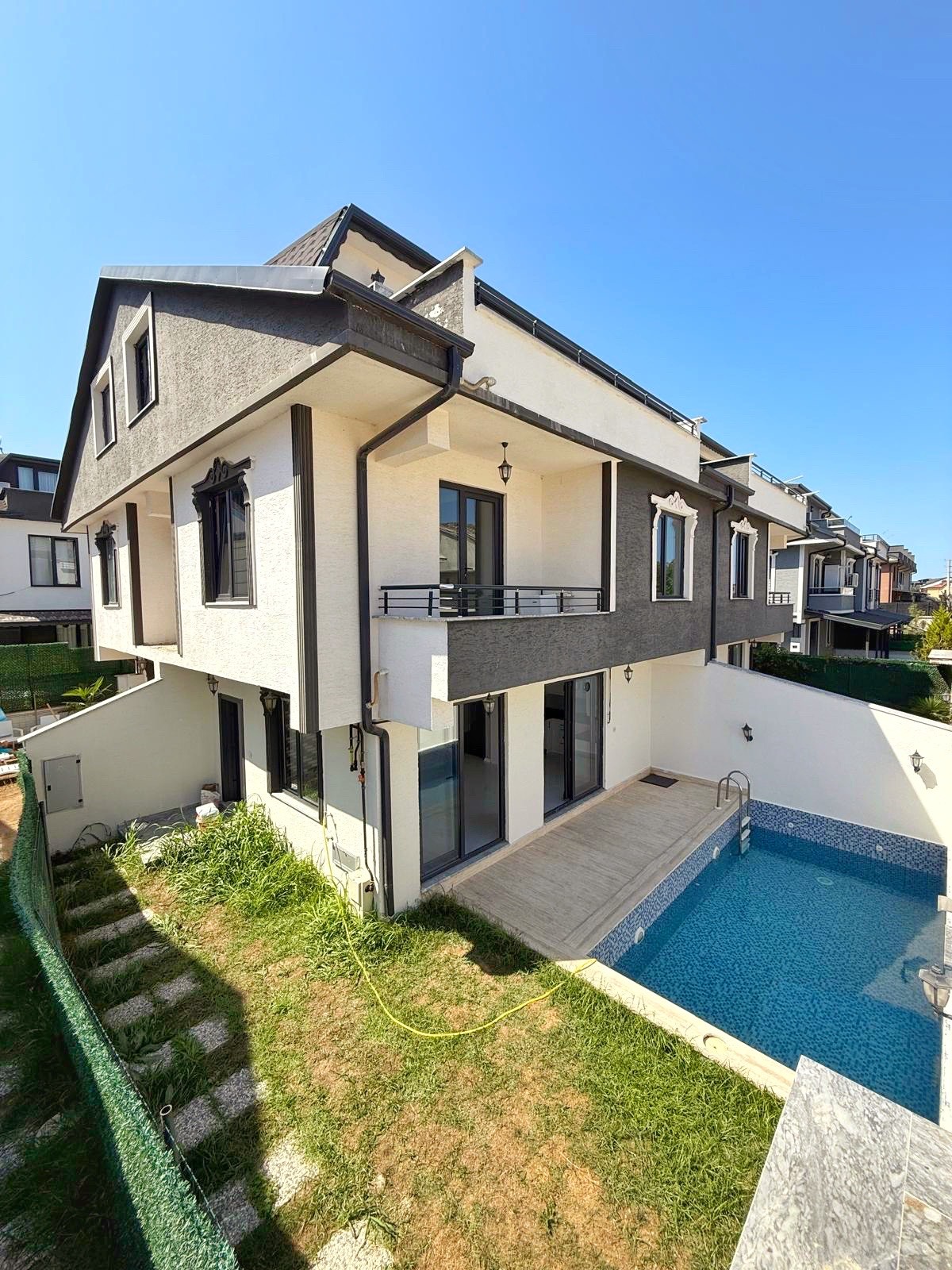 HAVUZLU, MERKEZ PLAJ, ÖN CEPHE, EBEVEYN BANYOLU, PLAJA 300METRE 3+1 TRİPLEKS VİLLA! KOCAALİ YAYLA MH