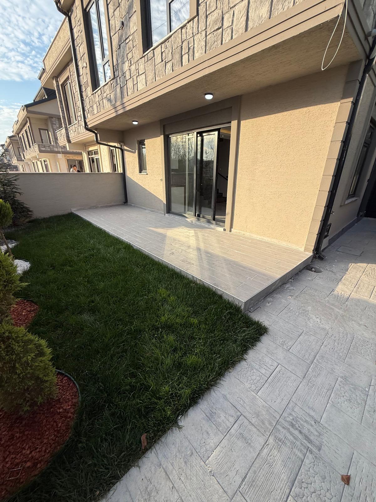 MERKEZ PLAJ, ÖN CEPHE, LÜKS DİZAYN, 105m2 KENDİNE AİT ARSASI, EBEVEYN BANYO 3+1 TRİPLEKS VİLLA! KOCAALİ YALI MH