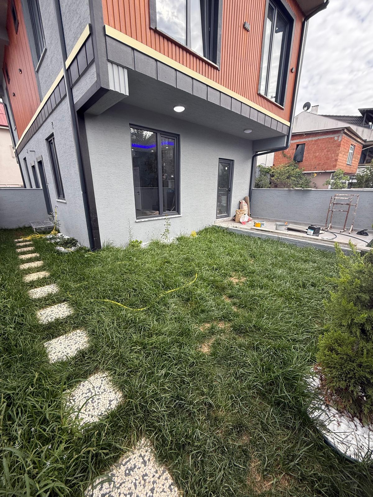 MERKEZ PLAJ, ÖN CEPHE, KOMPLE GRANİT ZEMİN, YERDEN ISITMA, LÜKS DİZAYN 3+1 VİLLA! KOCAALİ YALI MH