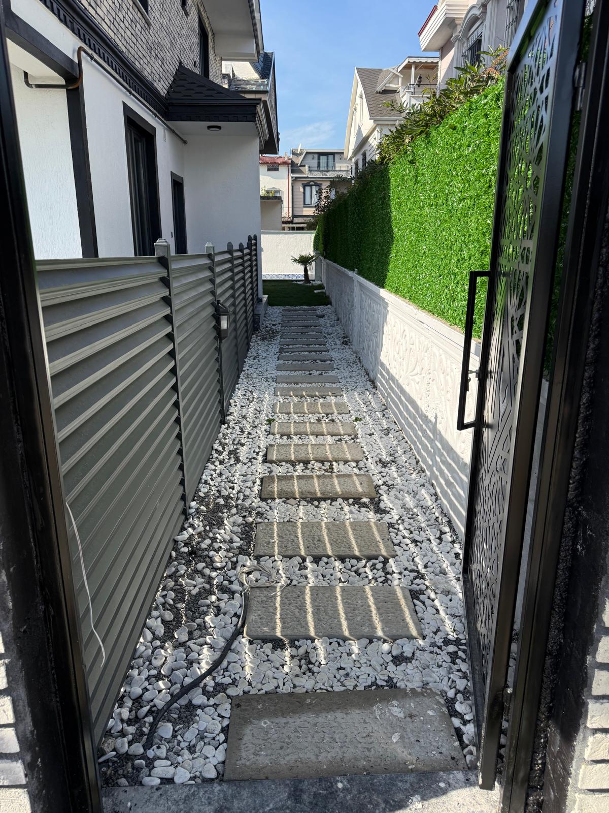 HAVUZLU, ARKA CEPHE, PLAJA 70METRE, LÜKS DİZAYN, YERDEN ISITMA 3+1 TRİPLEKS VİLLA! KOCAALİ ALANDERE MH