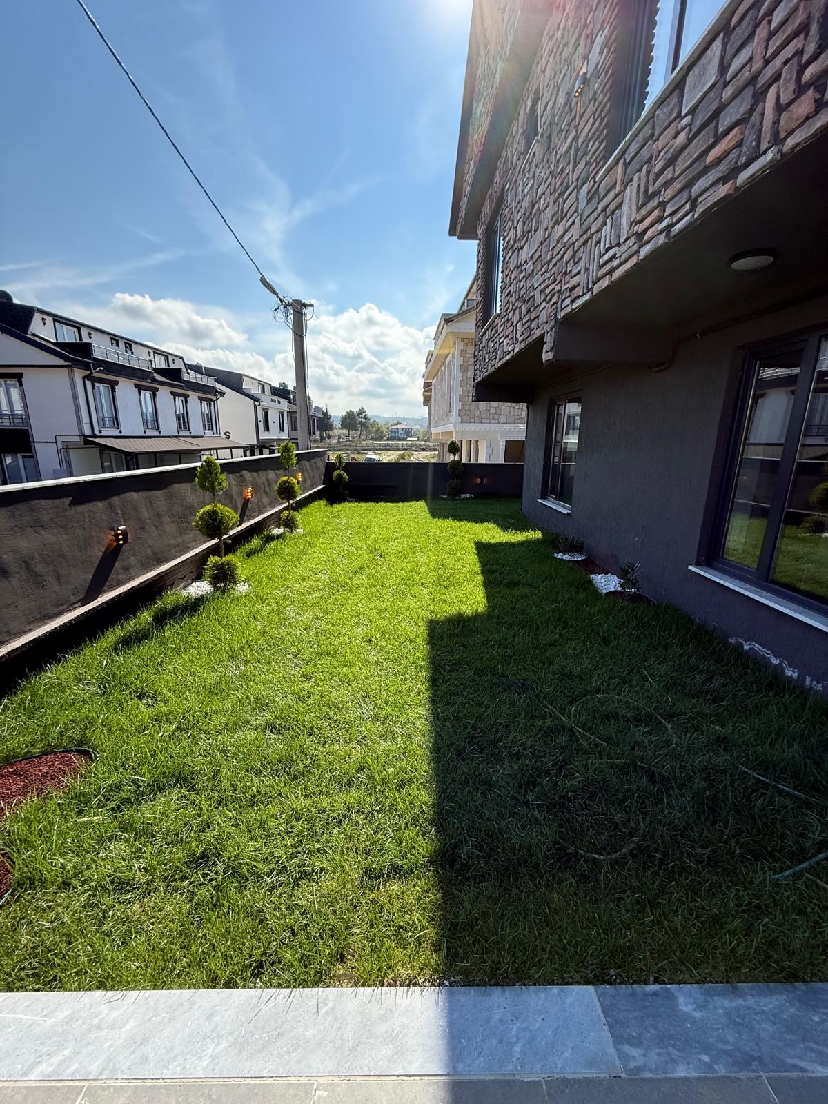 KÖŞE PARSEL, ULTRA GENİŞ BAHÇE, MERKEZ PLAJ, HAVUZLU, AYRI KONSEPT MUTFAK  4+1 TRİPLEKS VİLLA! KOCAALİ YAYLA MH