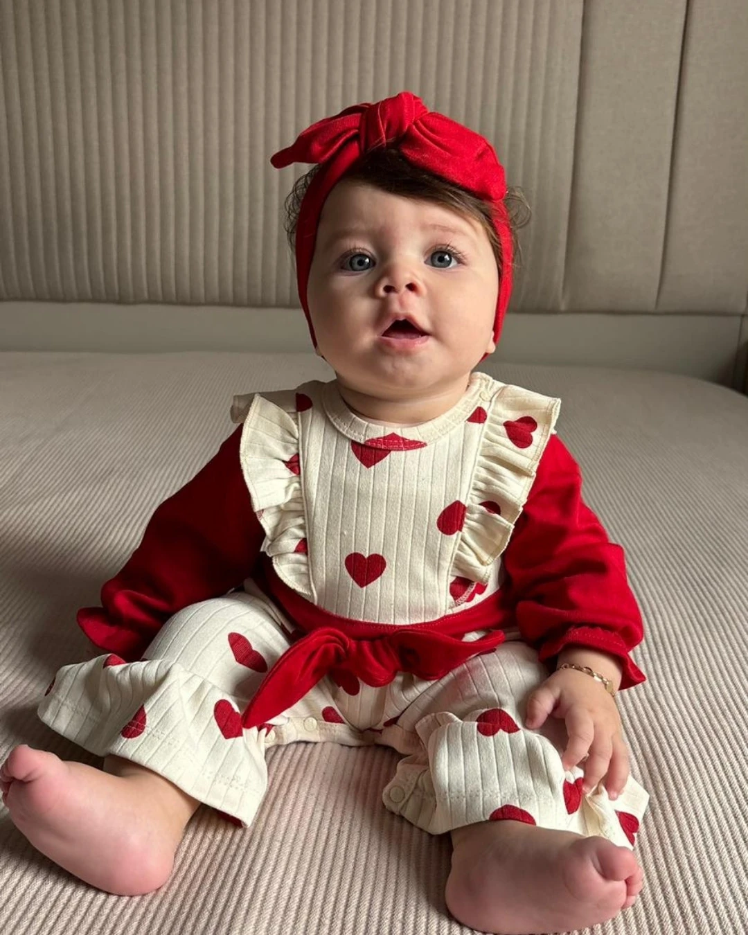 İspanyol Paça Kalpli Kız Bebek Tulumu TLM133
