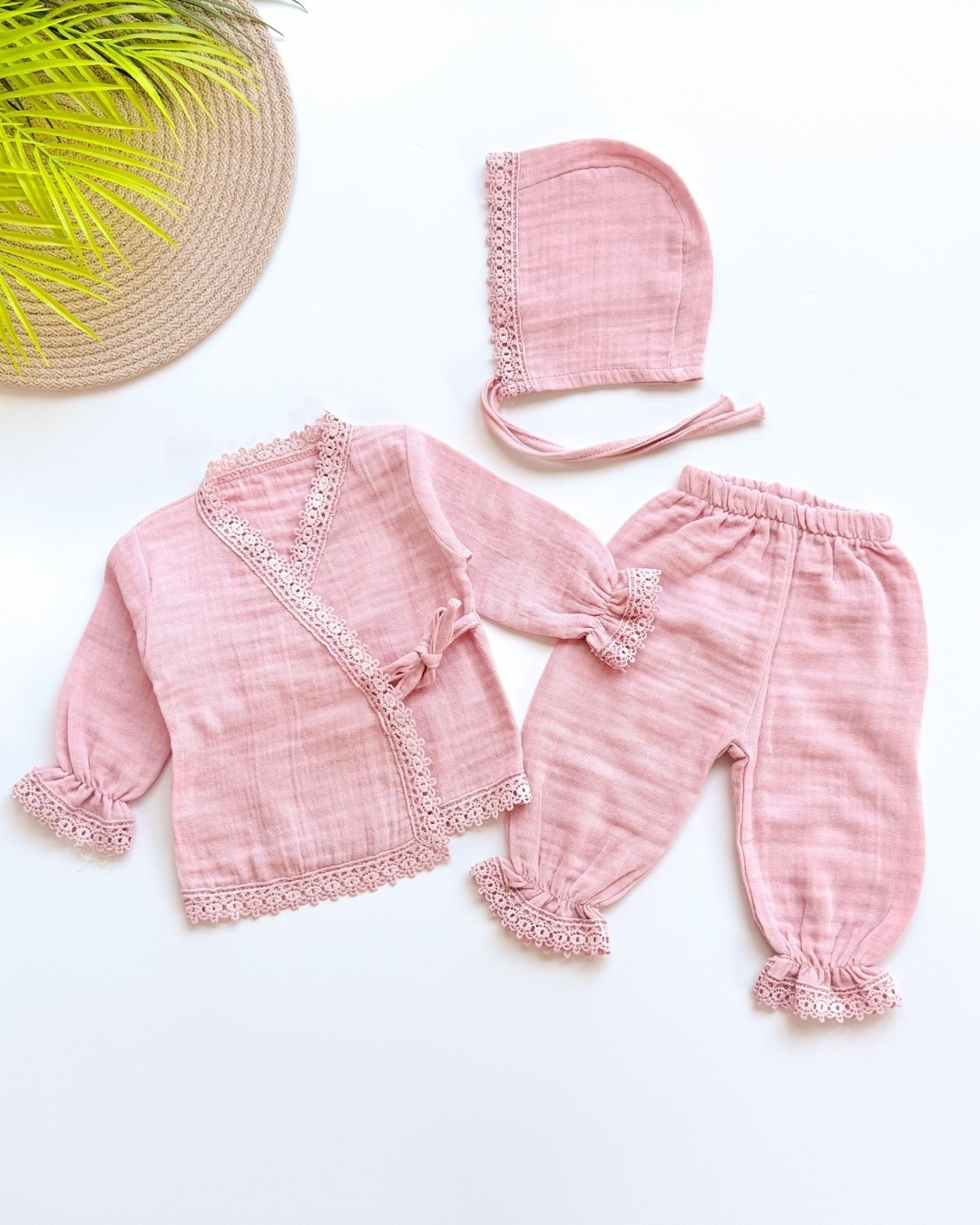 Müslin Dantelli 3 Parça Kız Bebek Hastane Çıkış Seti HS14 - Pembe