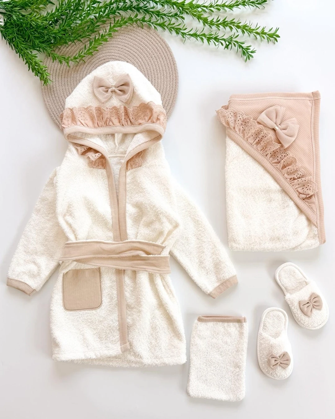 Alin Fırfırlı 4 Parça Havlu Bornoz Seti