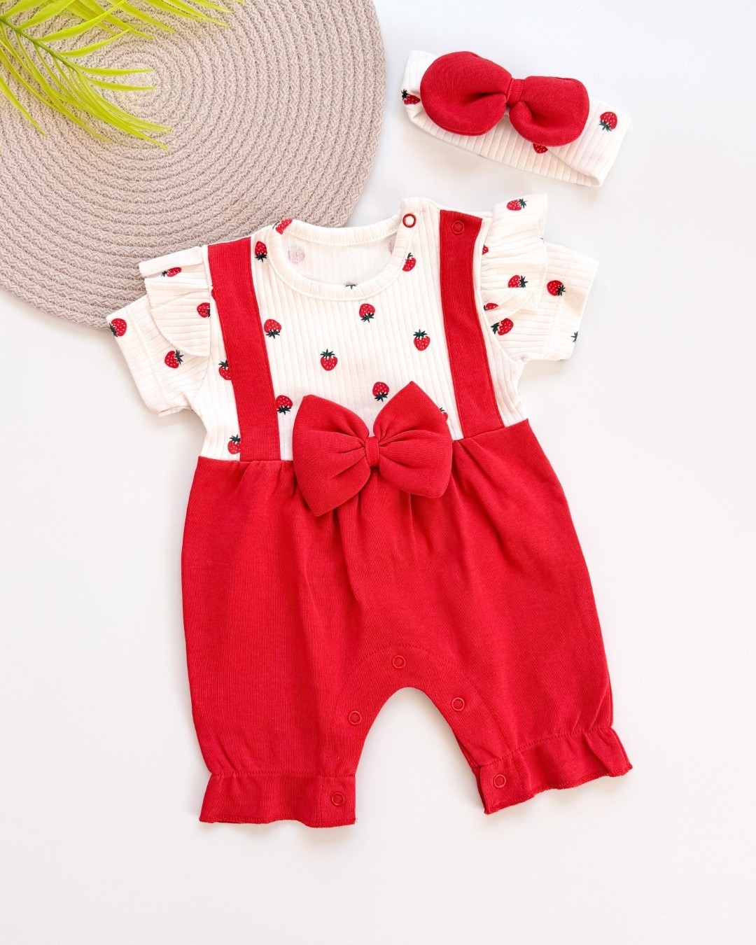 Kısa Kollu Çilekli Kız Bebek Tulumu TLM135