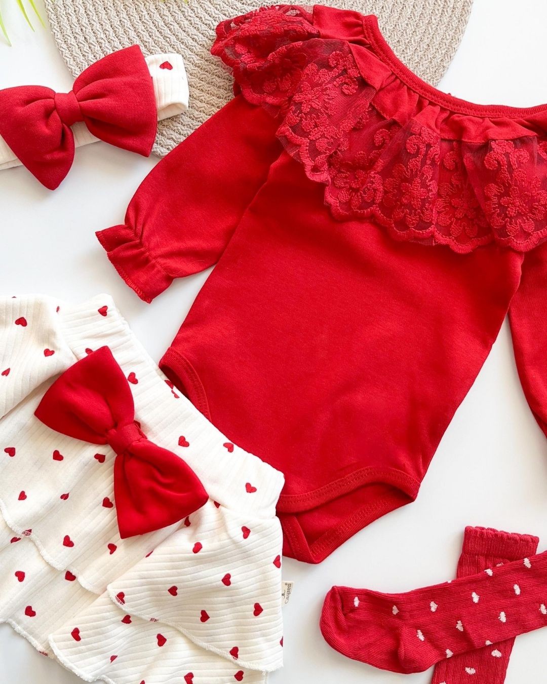 Yakası Dantelli Fiyonk Etekli 4 Parça Kız Bebek Takımı AÜ23