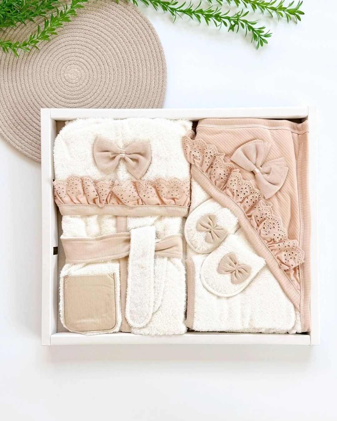 Alin Fırfırlı 4 Parça Havlu Bornoz Seti - Kahve