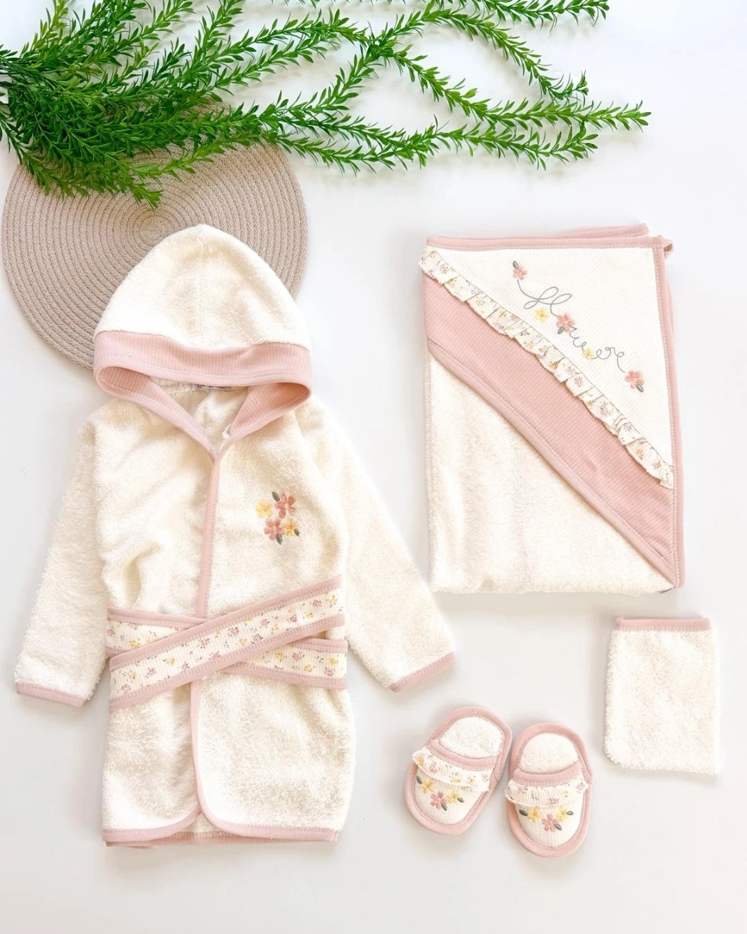 Flower Kız Bebek 4 Parça Havlu Bornoz Seti